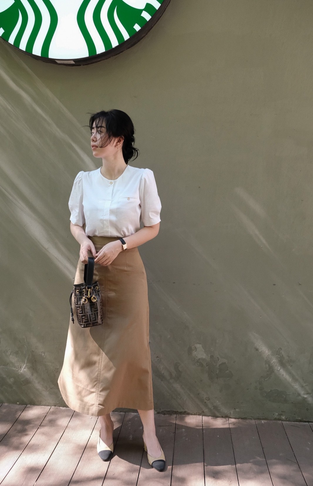 Chân váy dáng A midi xẻ sau