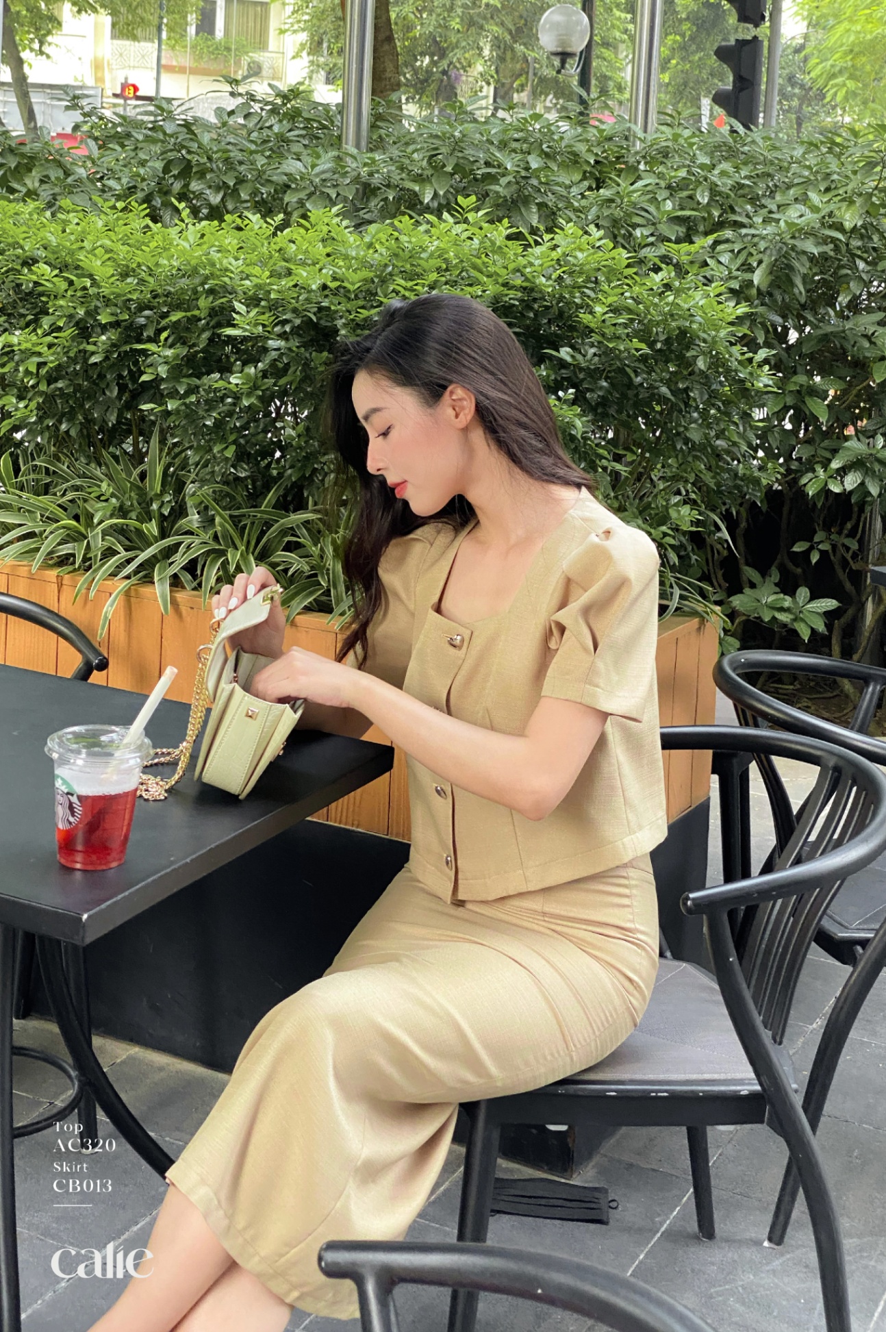Áo croptop cổ vuông tay bồng