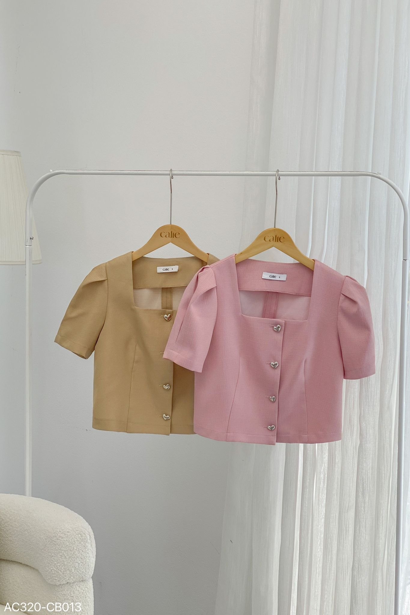 Áo croptop cổ vuông tay bồng