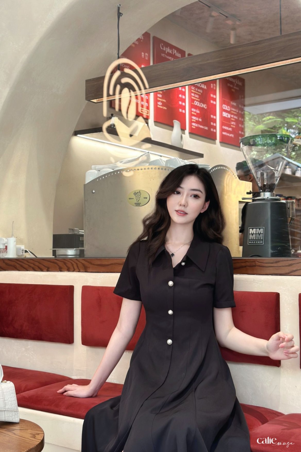 Váy dáng xòe chiết ly eo đính cúc