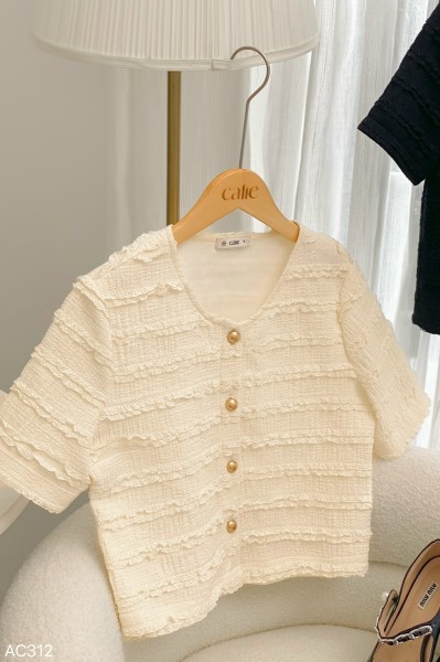 Áo croptop ren cổ tròn đính cúc