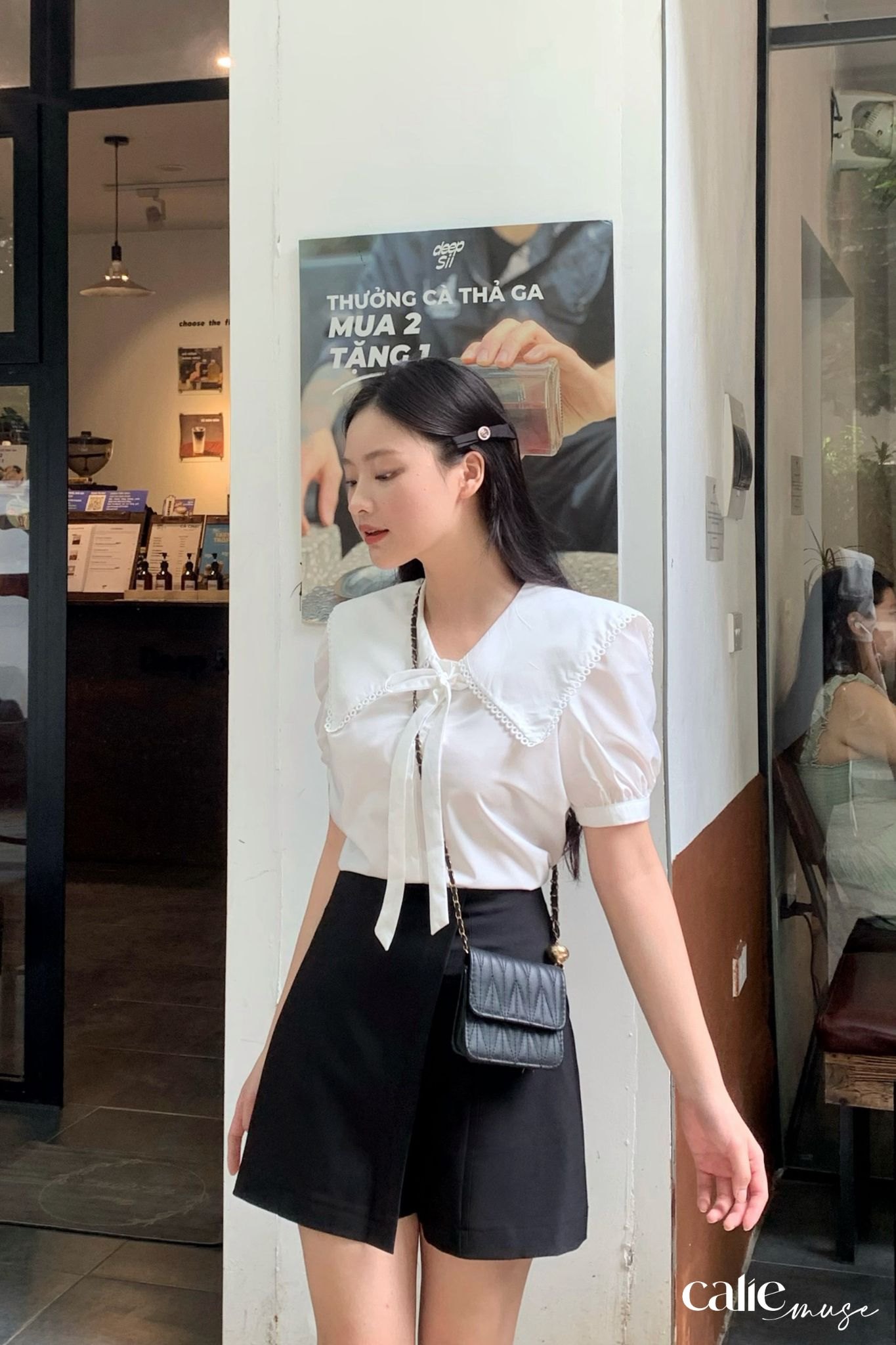 Áo sơ mi phối lá cổ to can ren