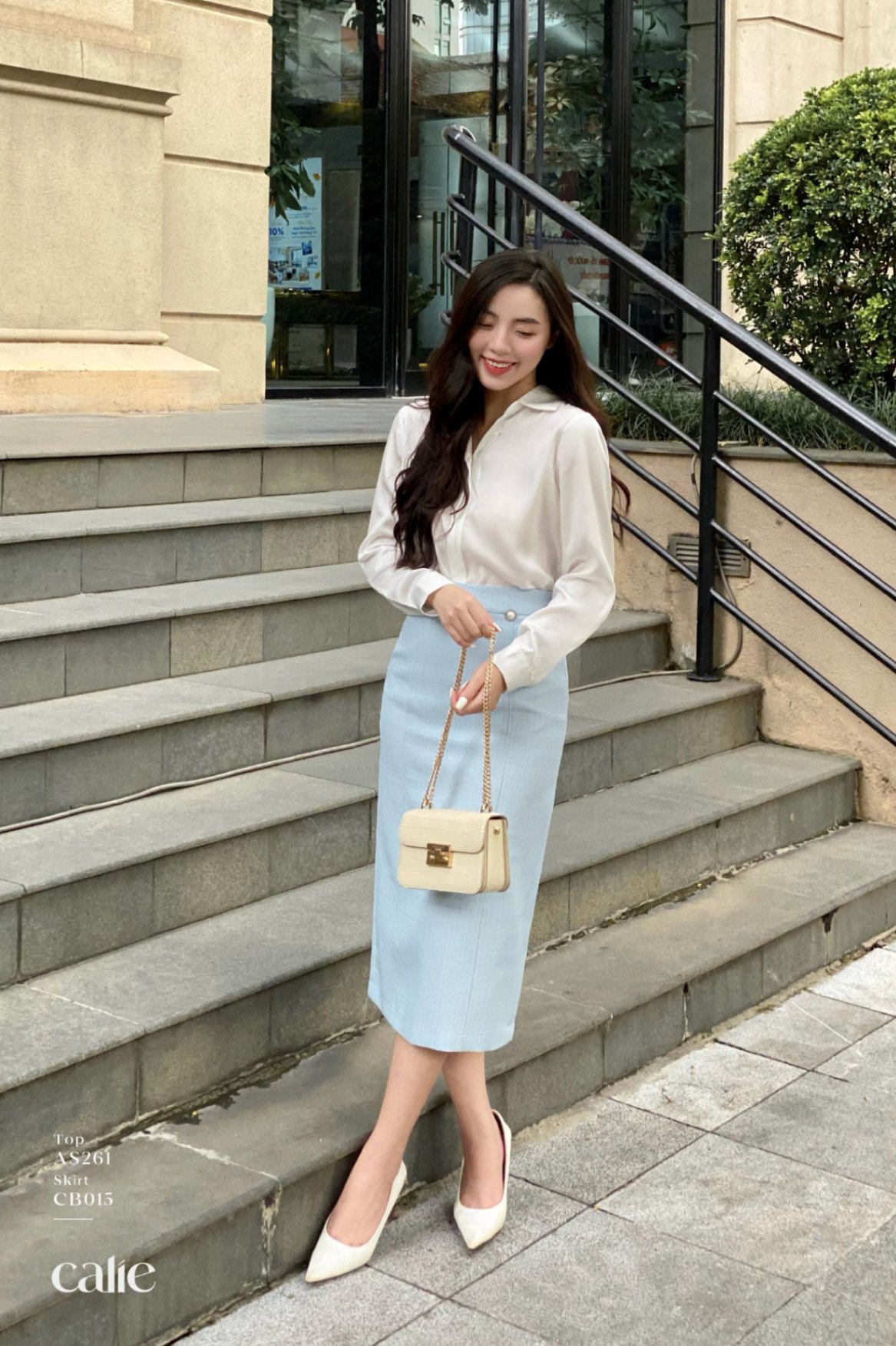 Chân váy bút chì đính cúc cạp
