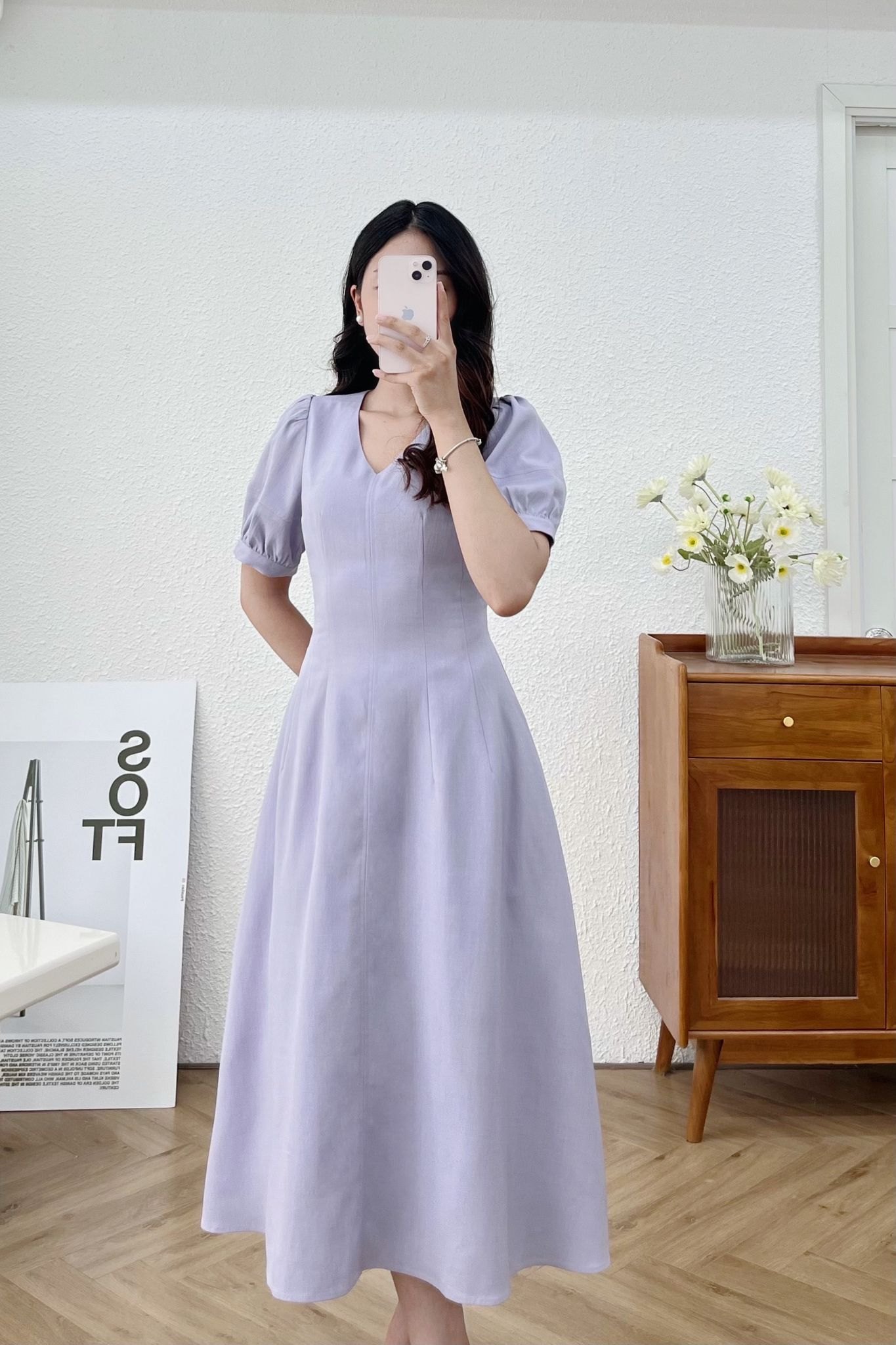 Váy dáng xòe midi cổ v tay bồng