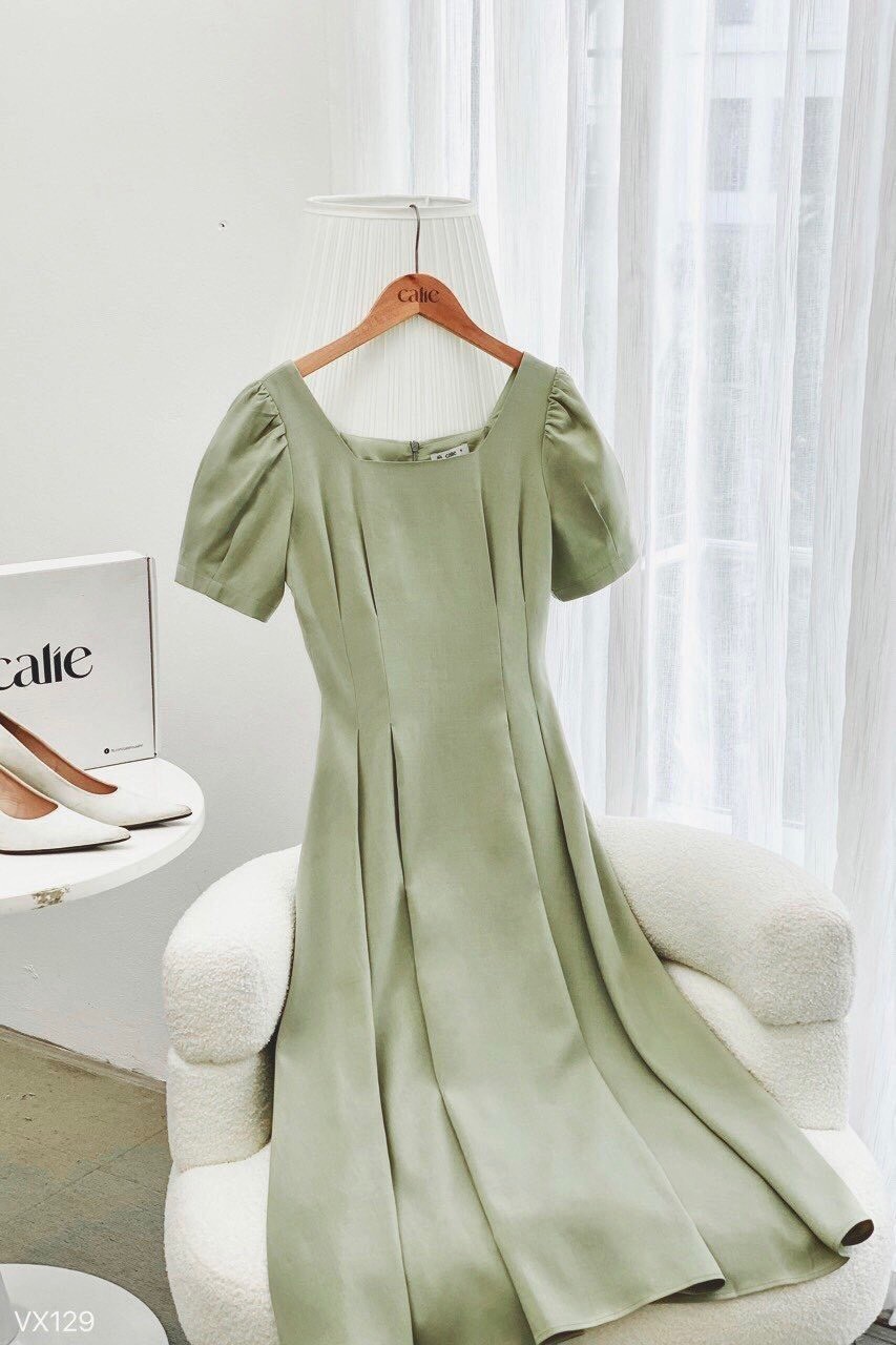 Váy dáng xòe cổ vuông tay bồng