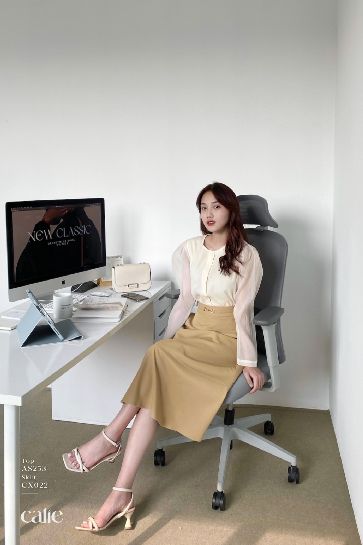 Áo sơ mi cổ tròn nẹp giả đính cúc