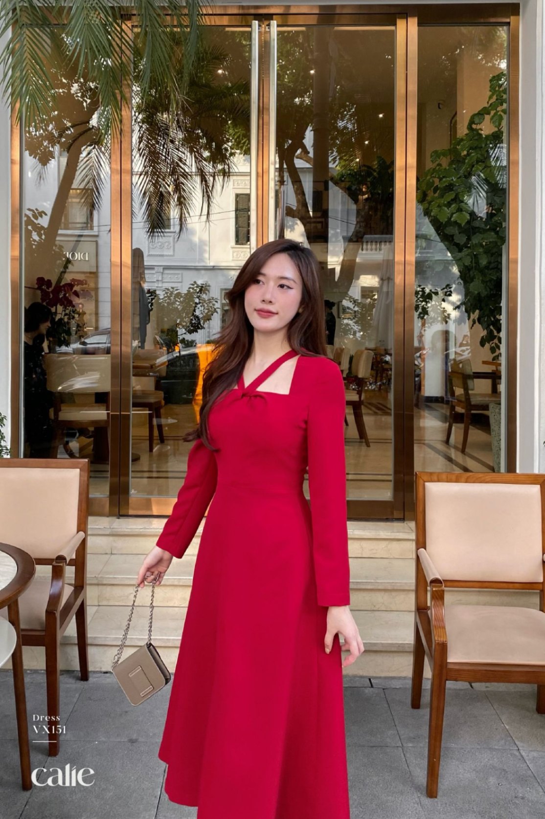 Váy dáng xòe xoắn cổ dài tay