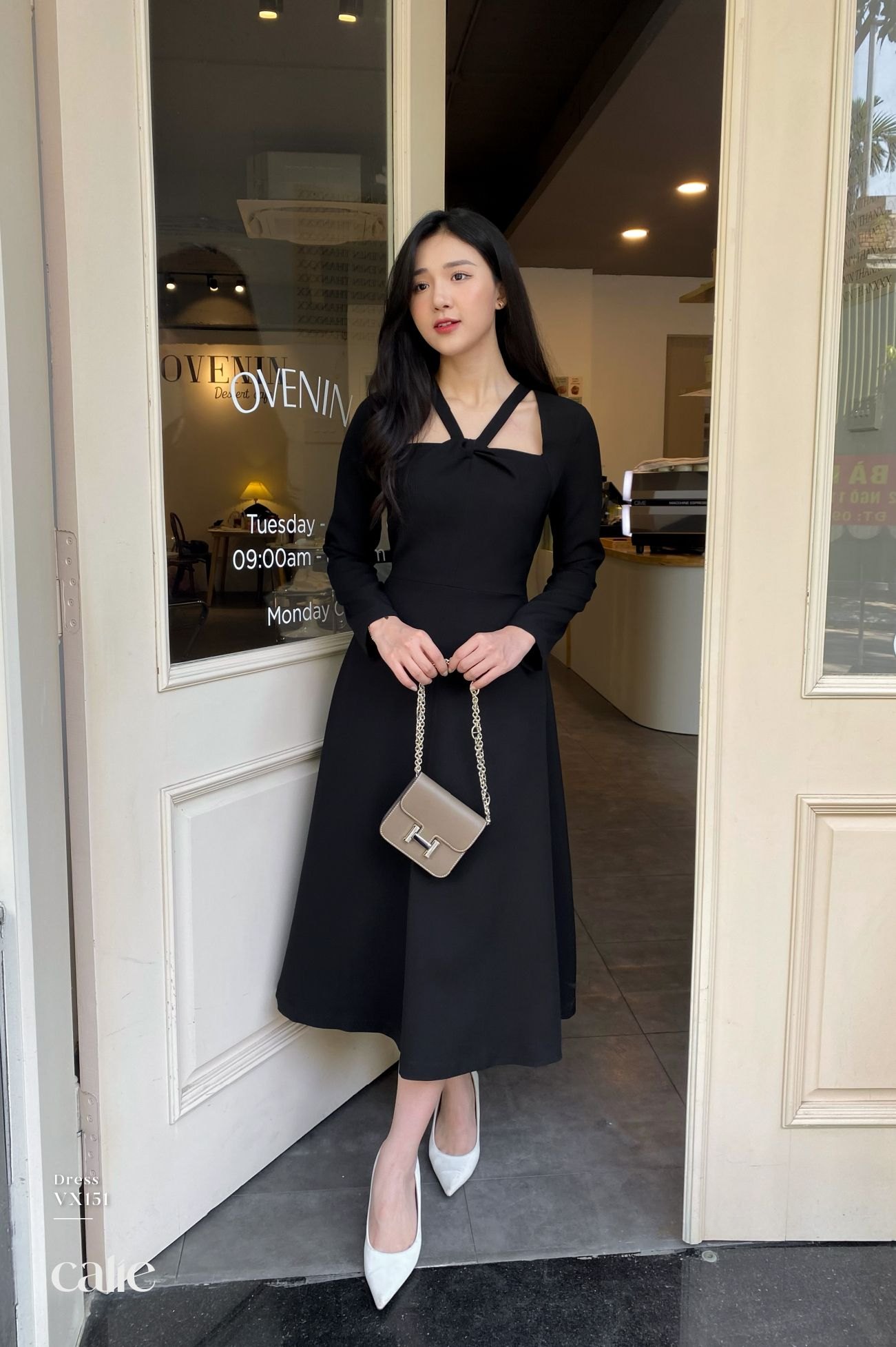 Váy dáng xòe xoắn cổ dài tay