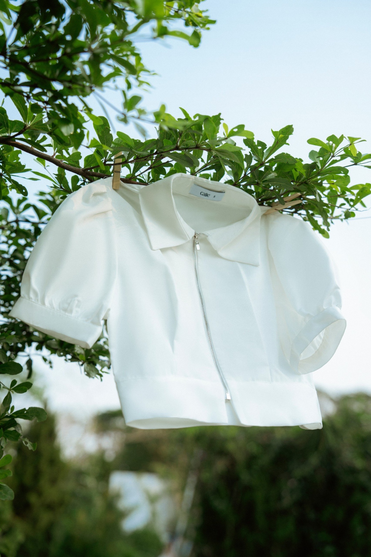 Áo dáng lửng cổ đức kéo khóa thân