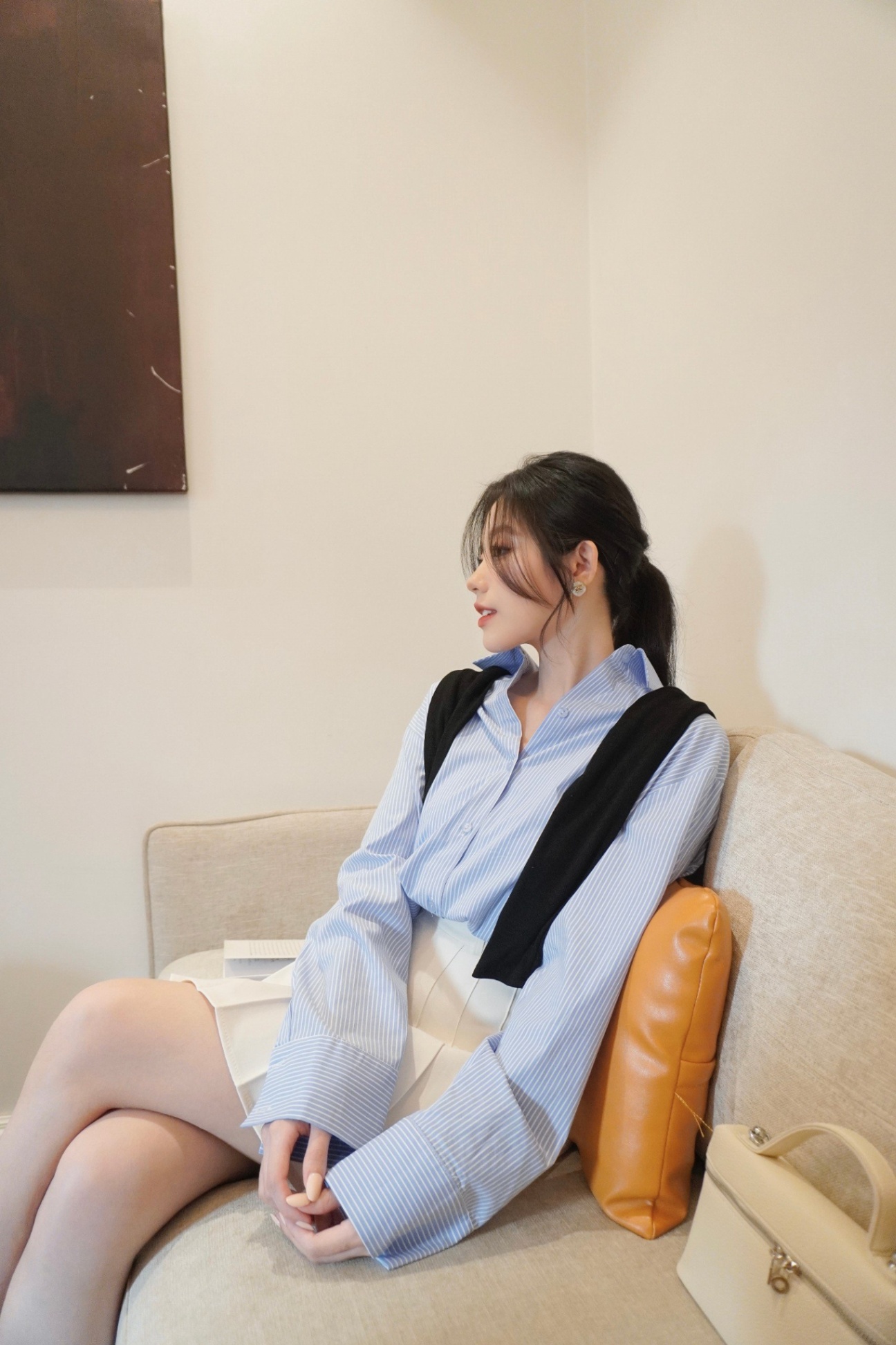 Áo sơ mi dáng rộng đuôi tôm