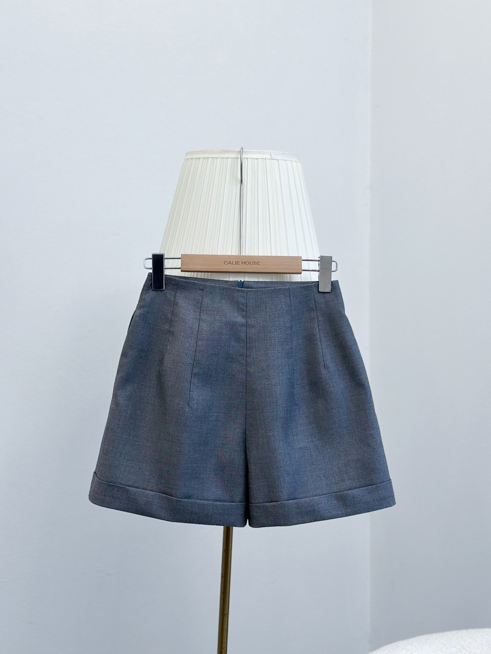 Quần short cap lièn gập gấu lơ v