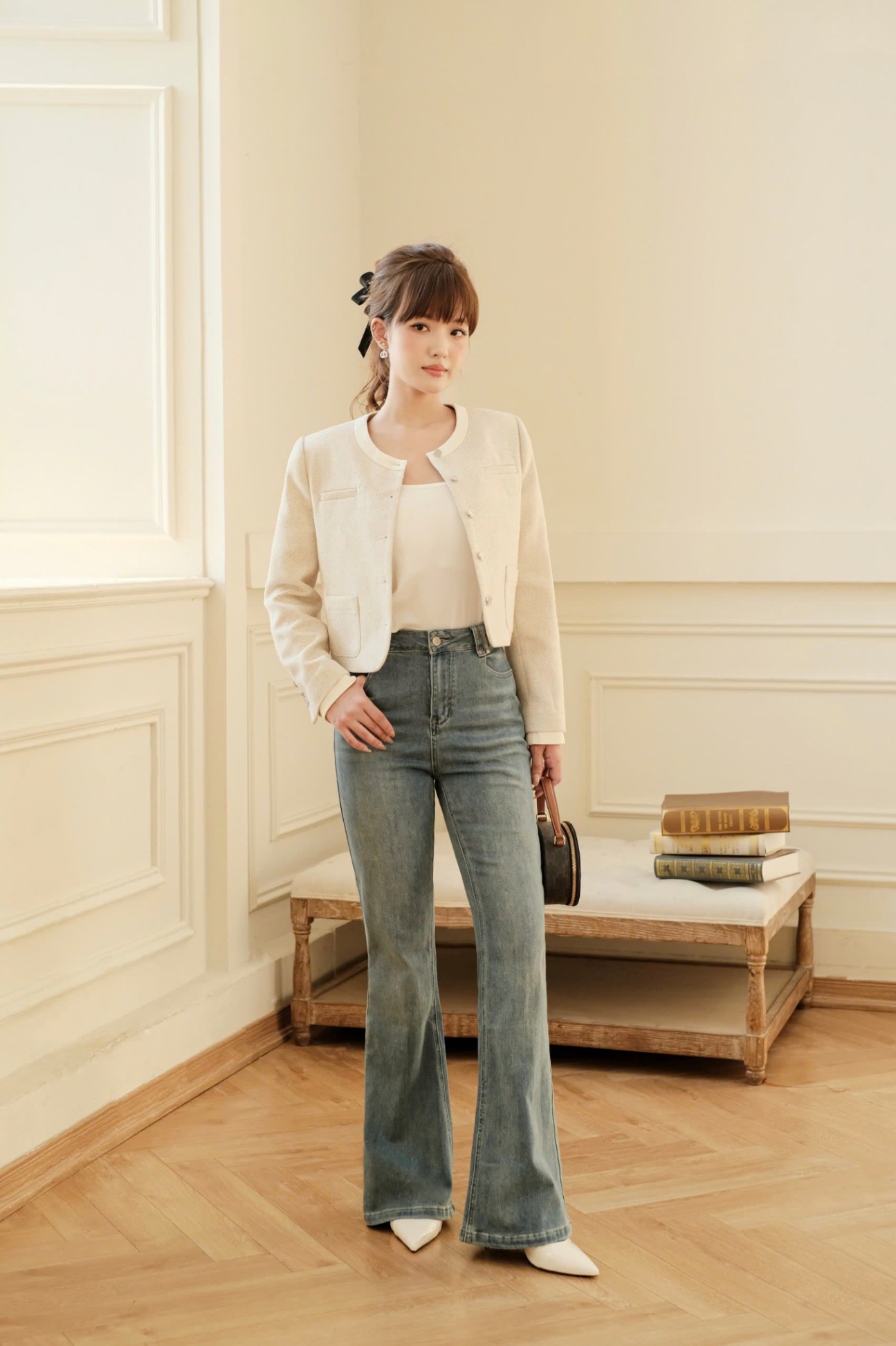 Áo dạ dáng ngắn cổ tròn phối cổ và tay