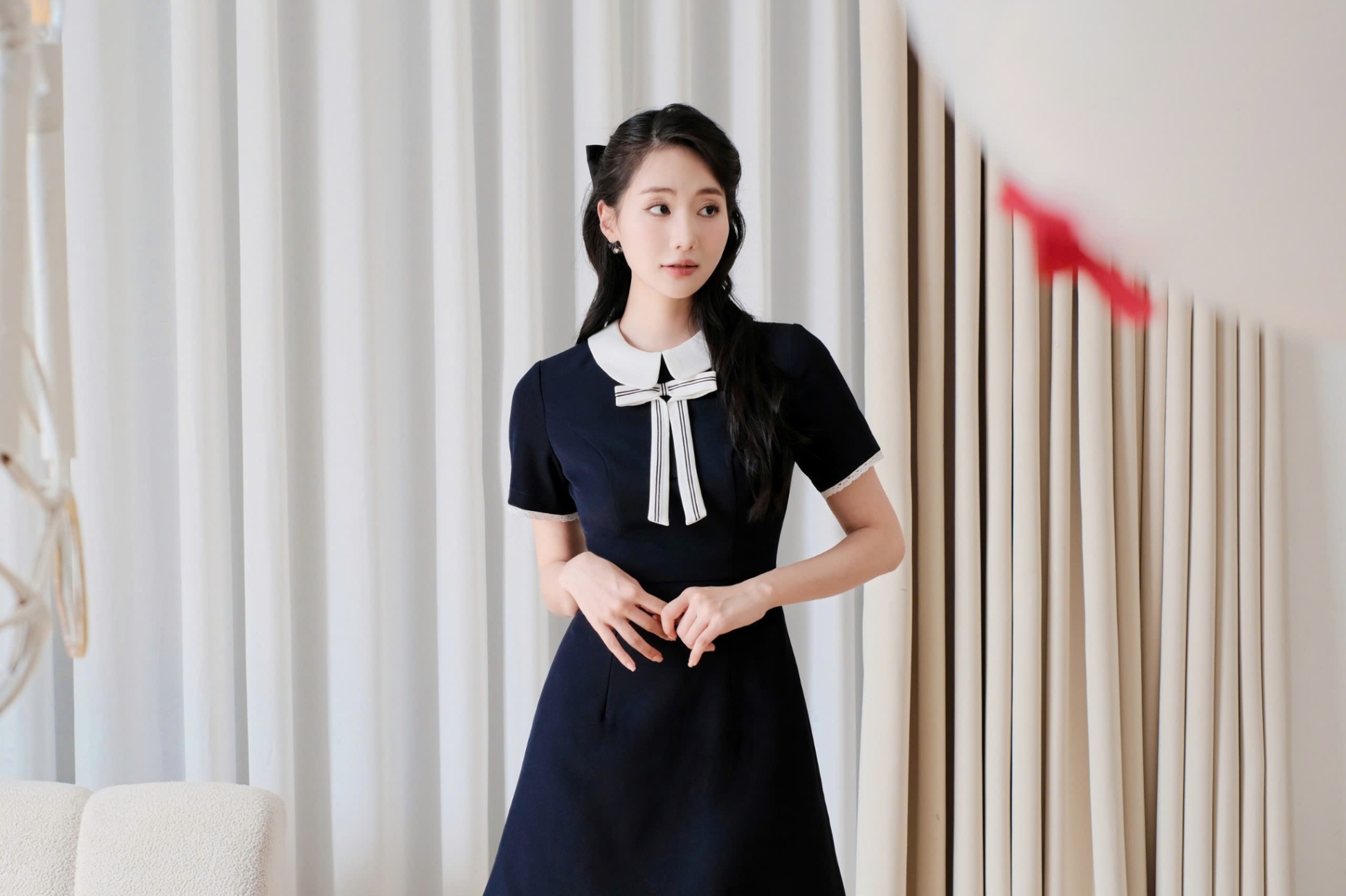Đầm dáng A phối cổ trắng nơ