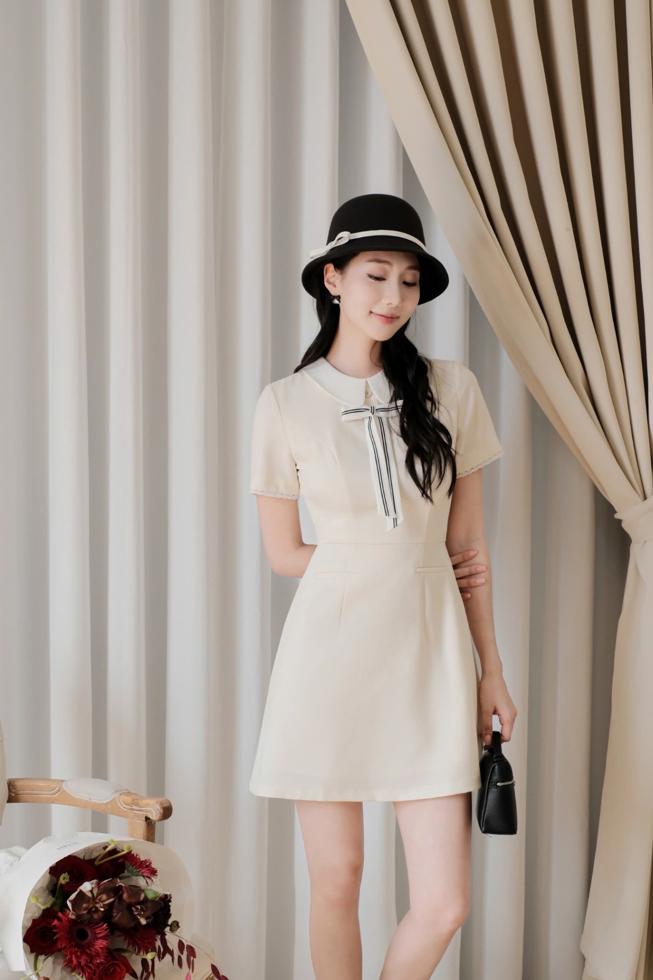 Đầm dáng A phối cổ trắng nơ
