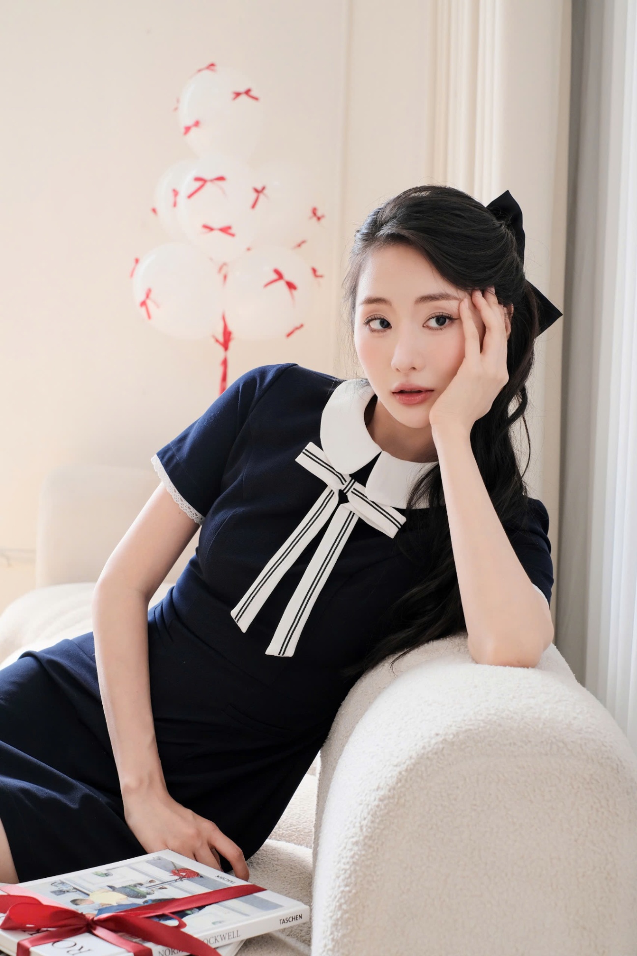 Đầm dáng A phối cổ trắng nơ
