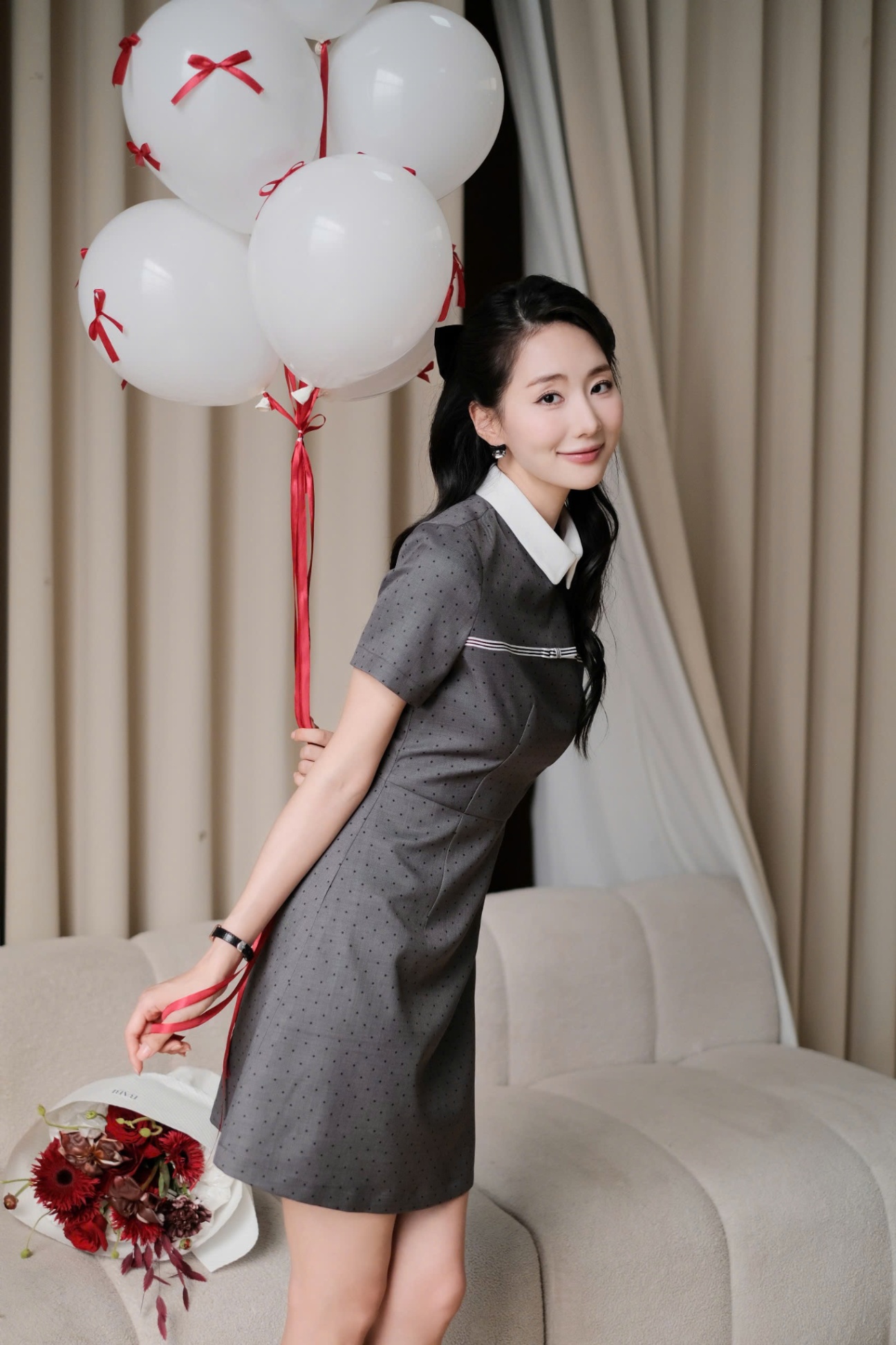 Đầm dáng A chấm bi cổ trắng