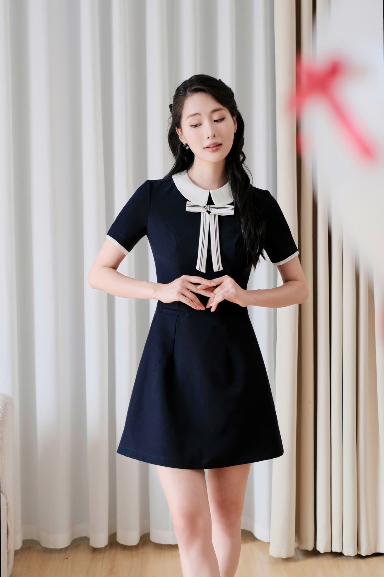 Đầm dáng A phối cổ trắng nơ