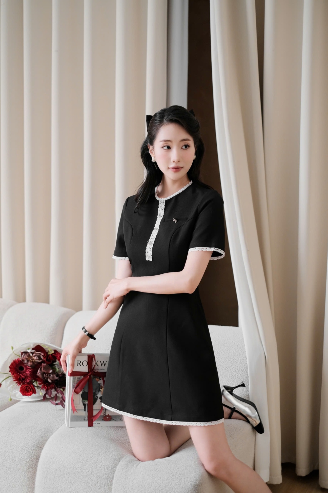 Đầm dáng A tay ngắn phối dây ren