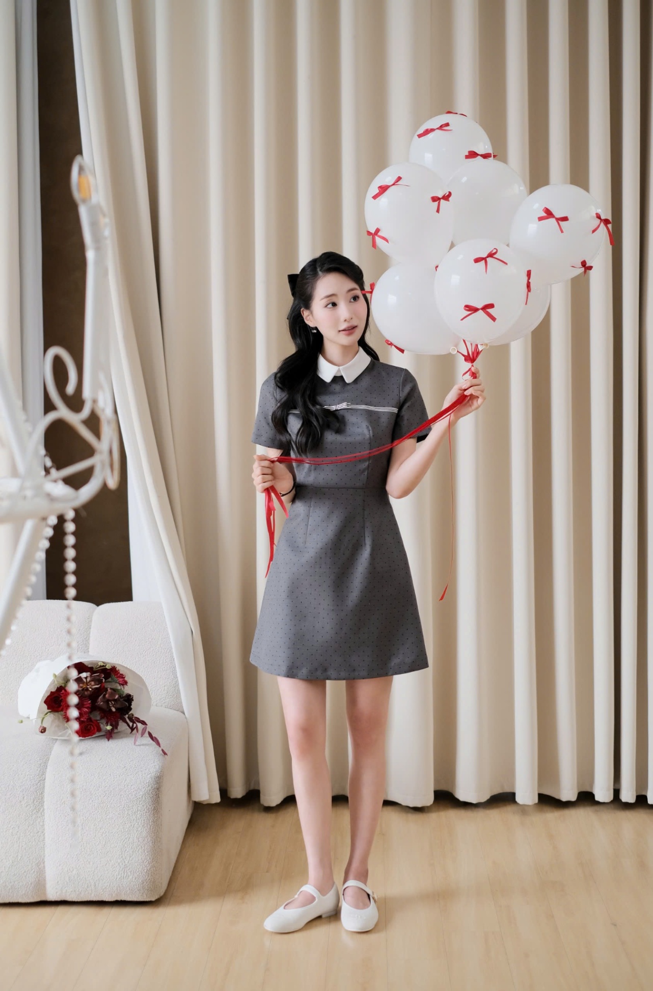 Đầm dáng A chấm bi cổ trắng
