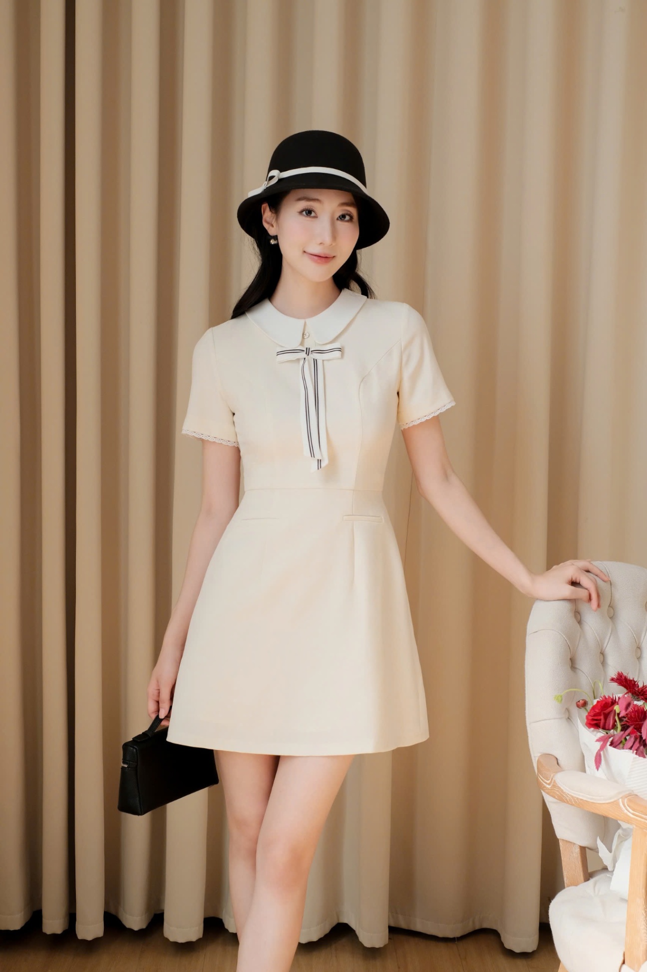 Đầm dáng A phối cổ trắng nơ