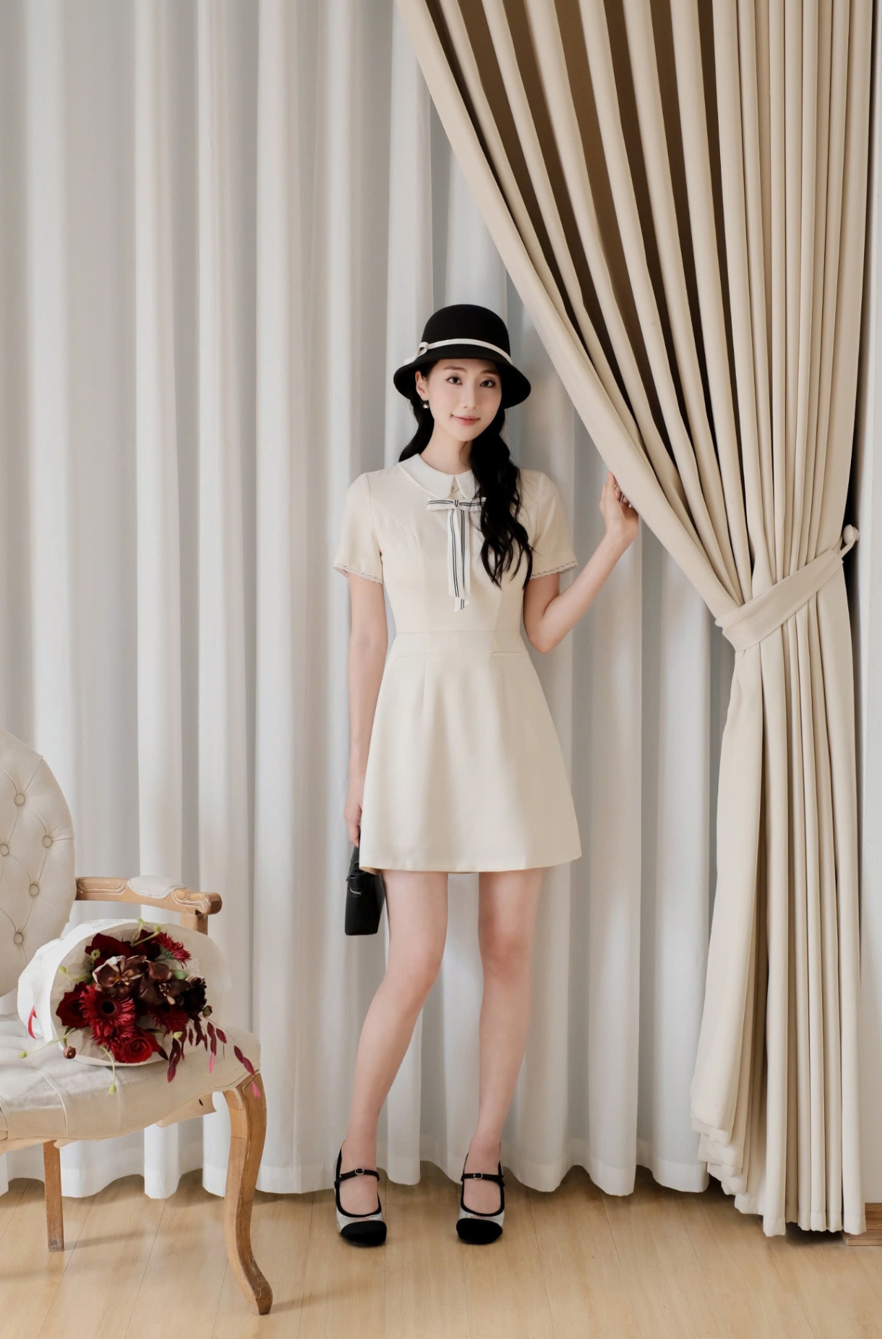 Đầm dáng A phối cổ trắng nơ