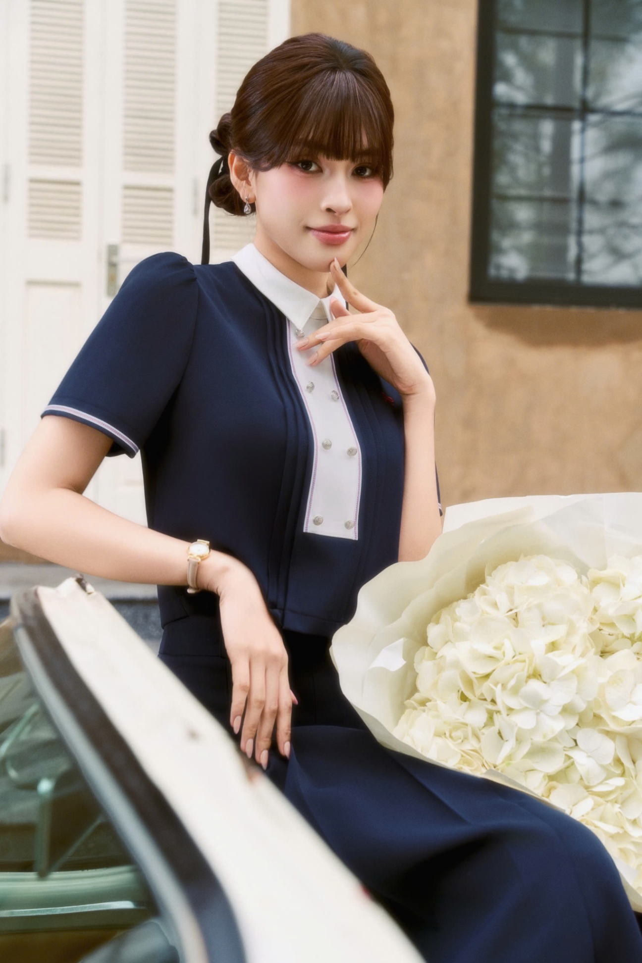 Áo cách điệu dáng lửng phối đáp ngực