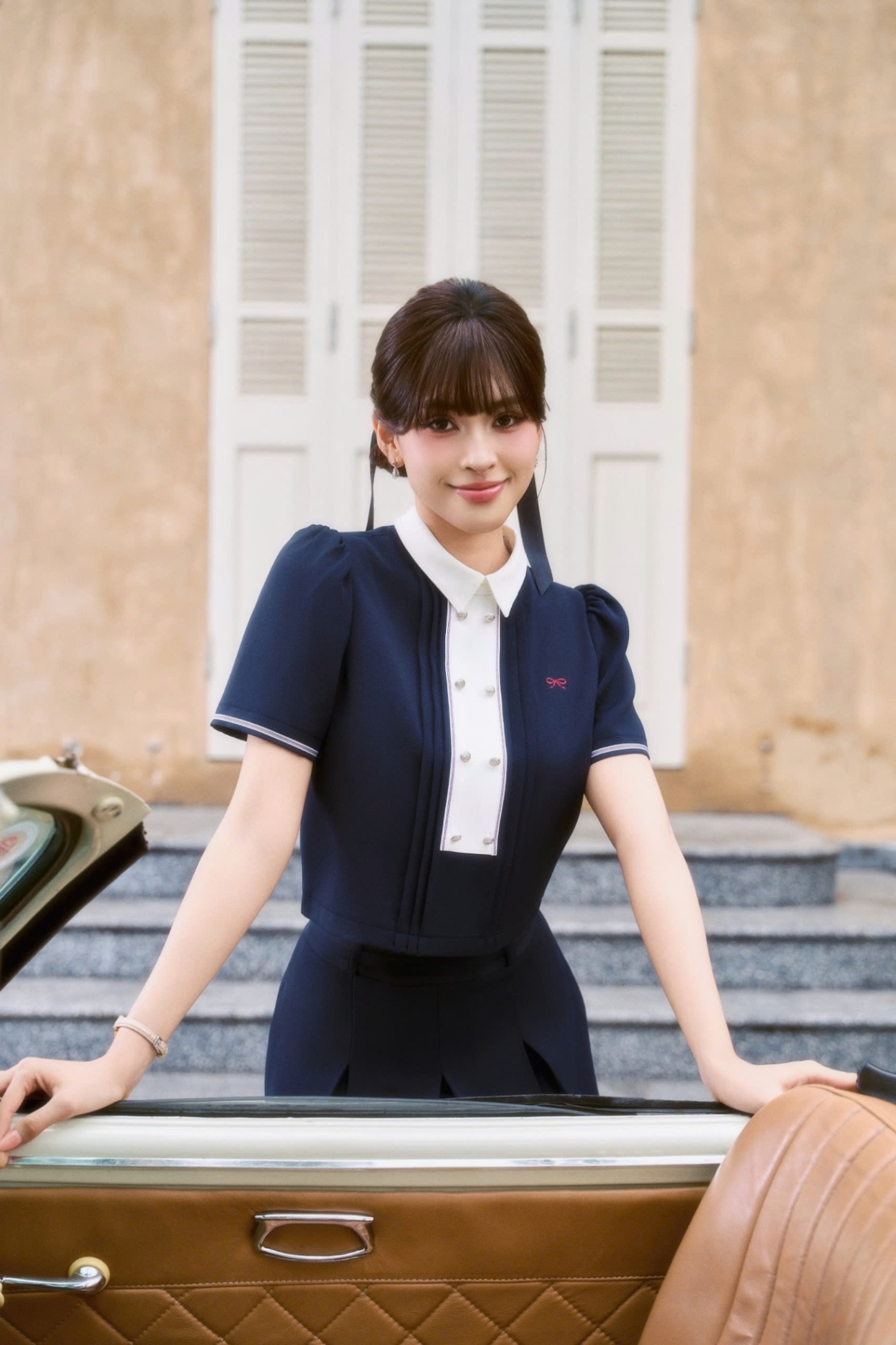 Áo cách điệu dáng lửng phối đáp ngực