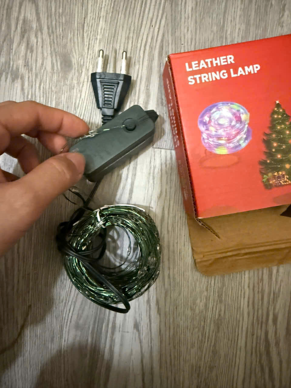 Day-Den-Led-Dom-Dom-Chop-Kem-30m-300-Led-Mau-Vang-Nguon-Nhua-Khong-Khien-Co-Chinh-Duoc-Che-Do-Chop_z7258003884015_55d6f5b38d7d96f47ea9a4e9a3713aac.jpg