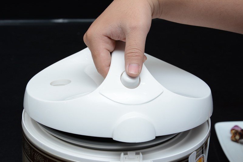 Nồi cơm điện Sharp 1 lít KS-11ETV