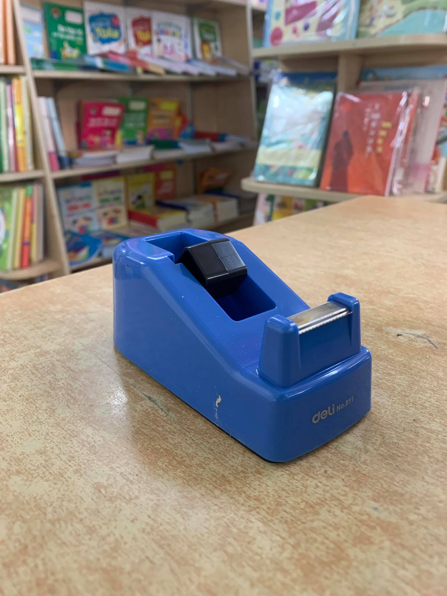 Cắt băng dính để bàn 811