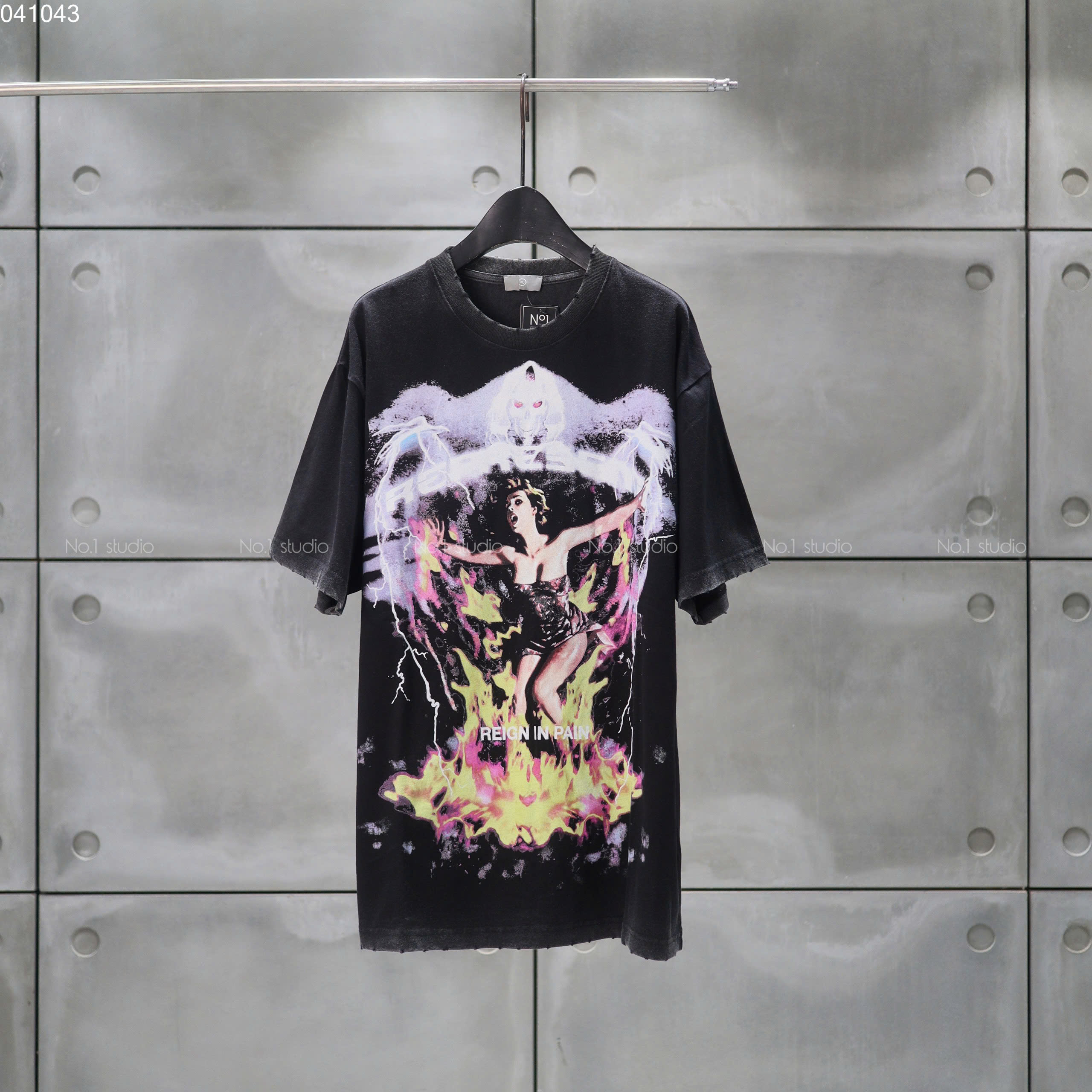 Tee No.1 Represent cô gái E377