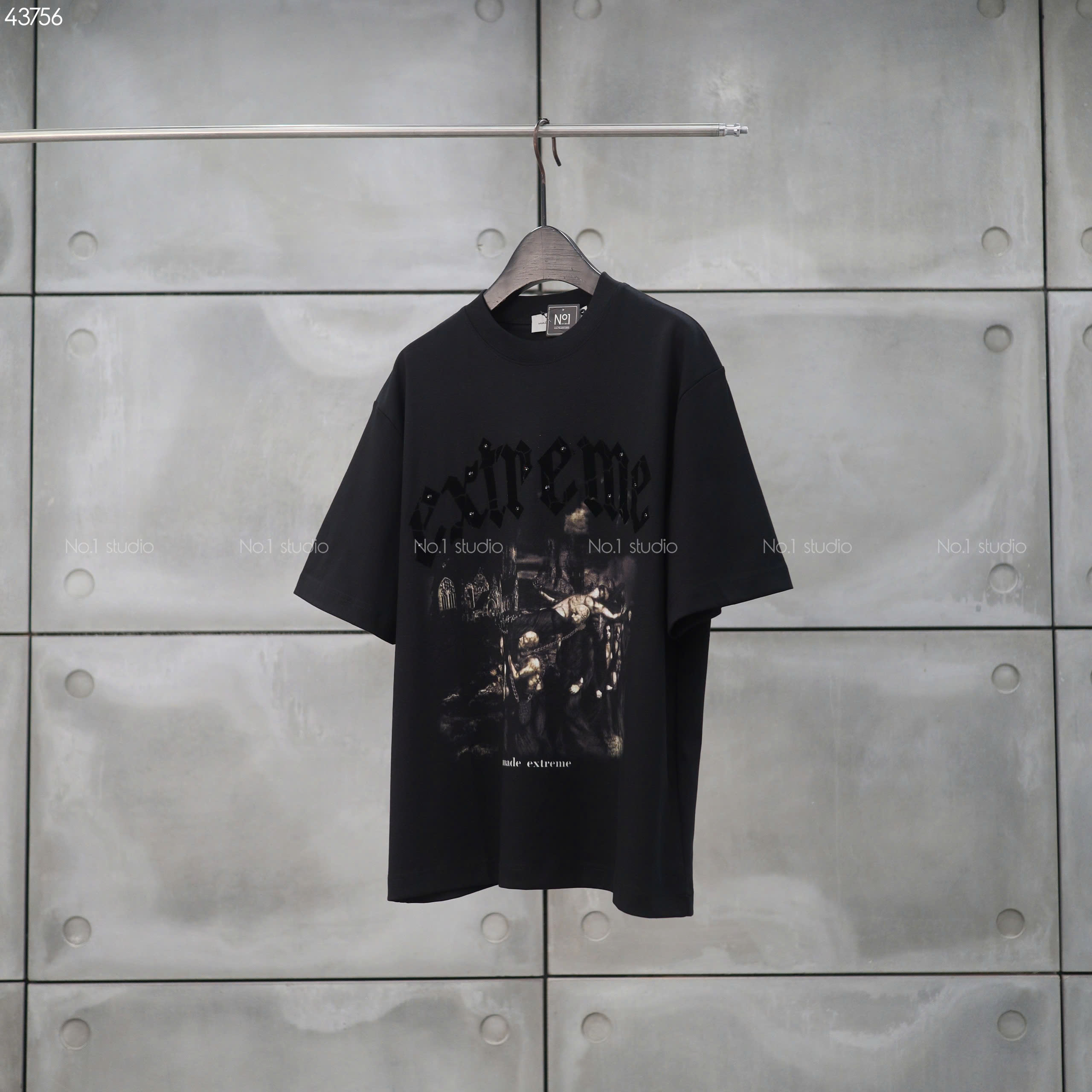 Tee No.1 hình ngực chữ nổi Made 25016