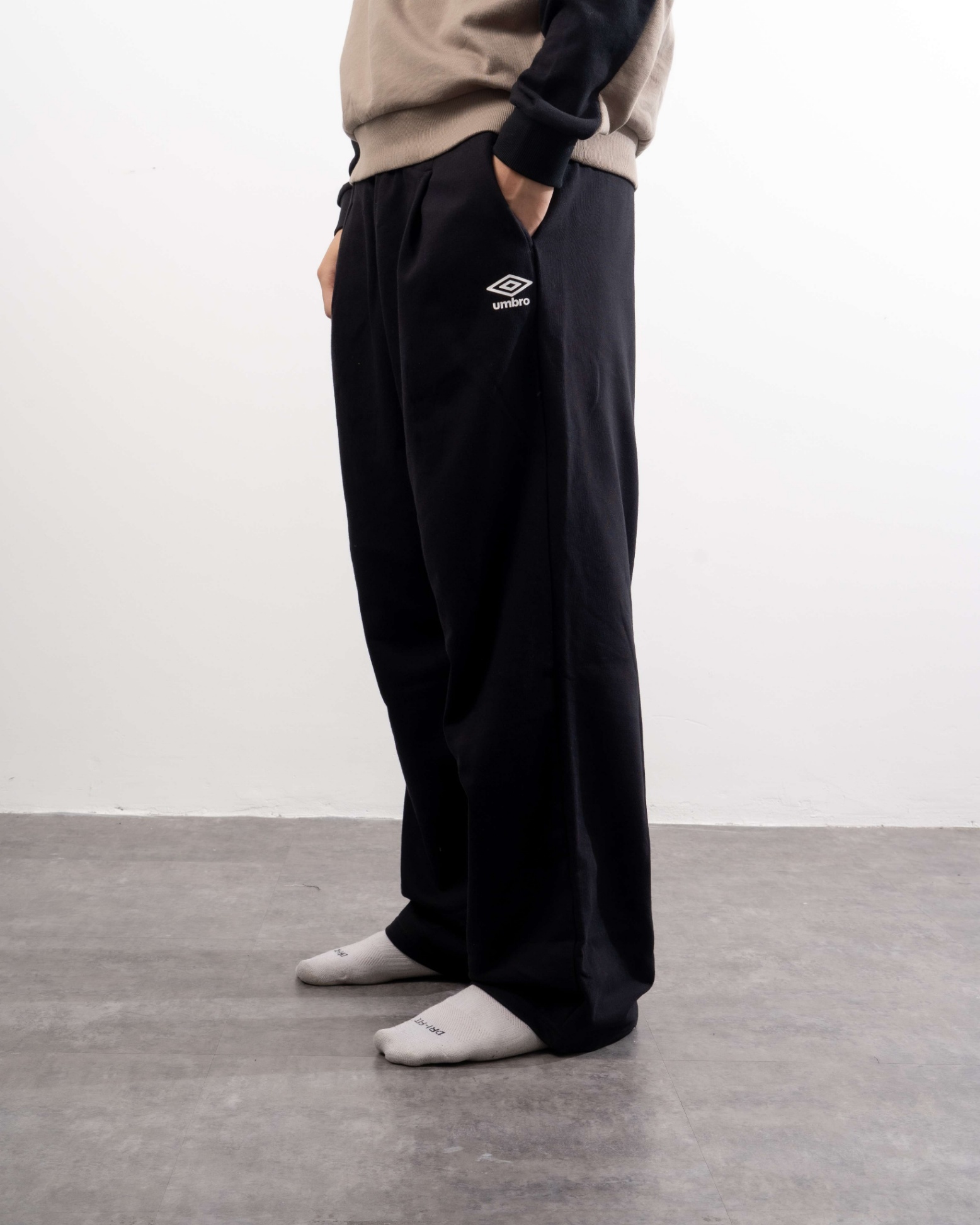 UMBRO ESSENTIALS STRAIGHT PANTS