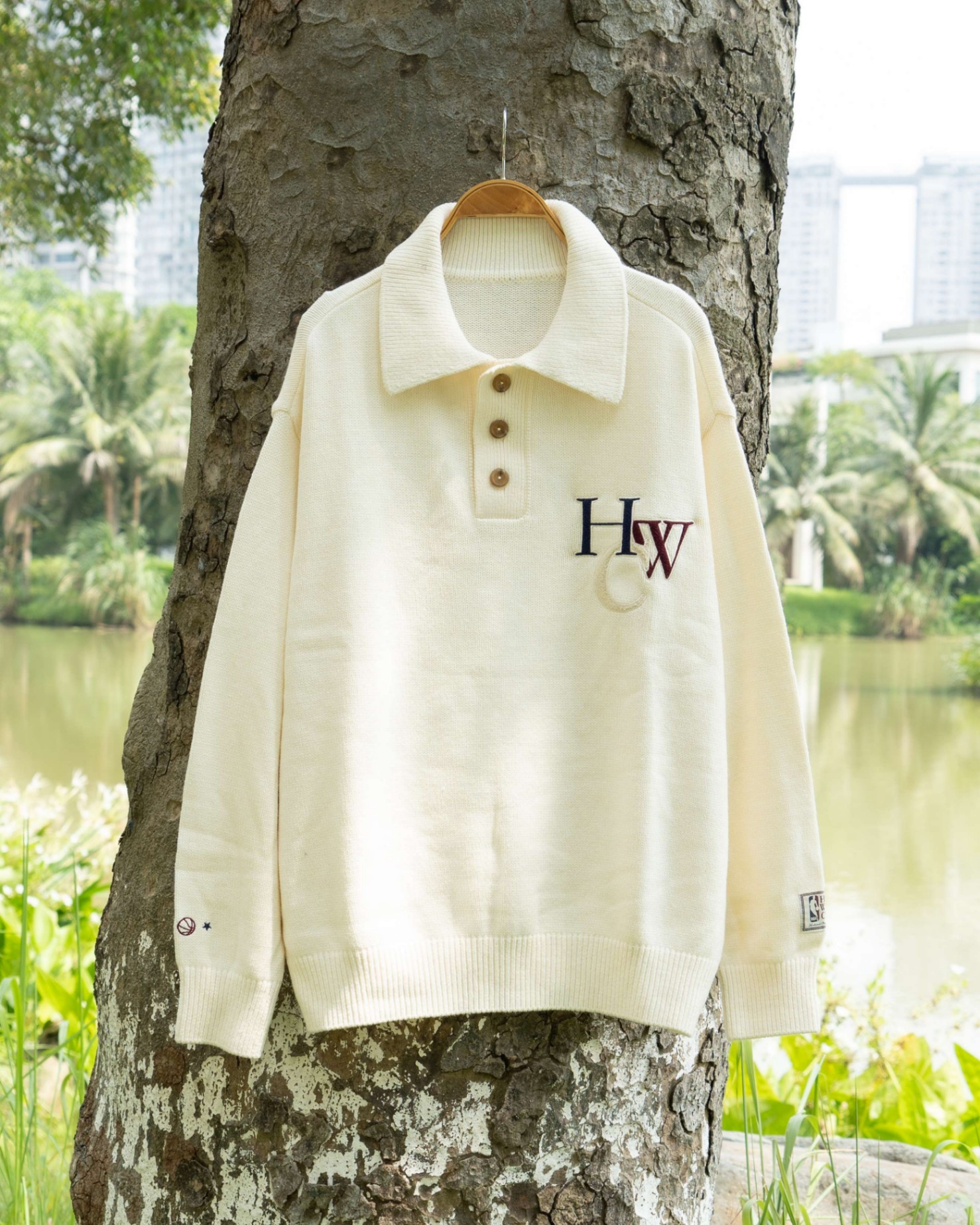 HARDWO.O.D KNIT BOTTON SWEATER