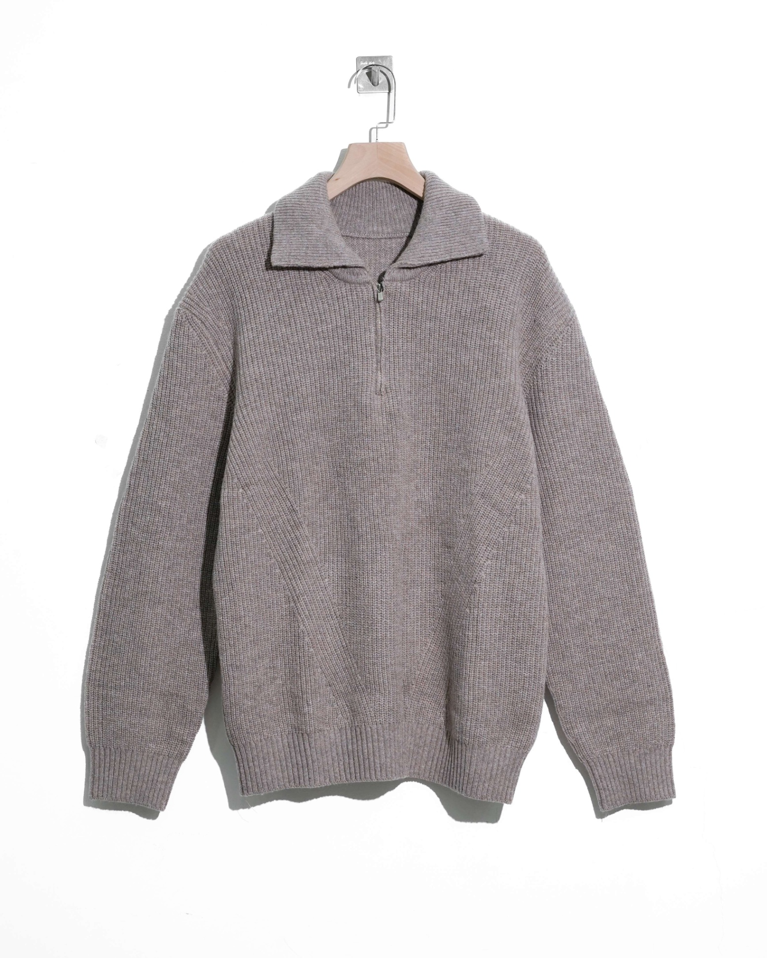 ROOA.TI.S V KNIT HALF ZIP SWEATER