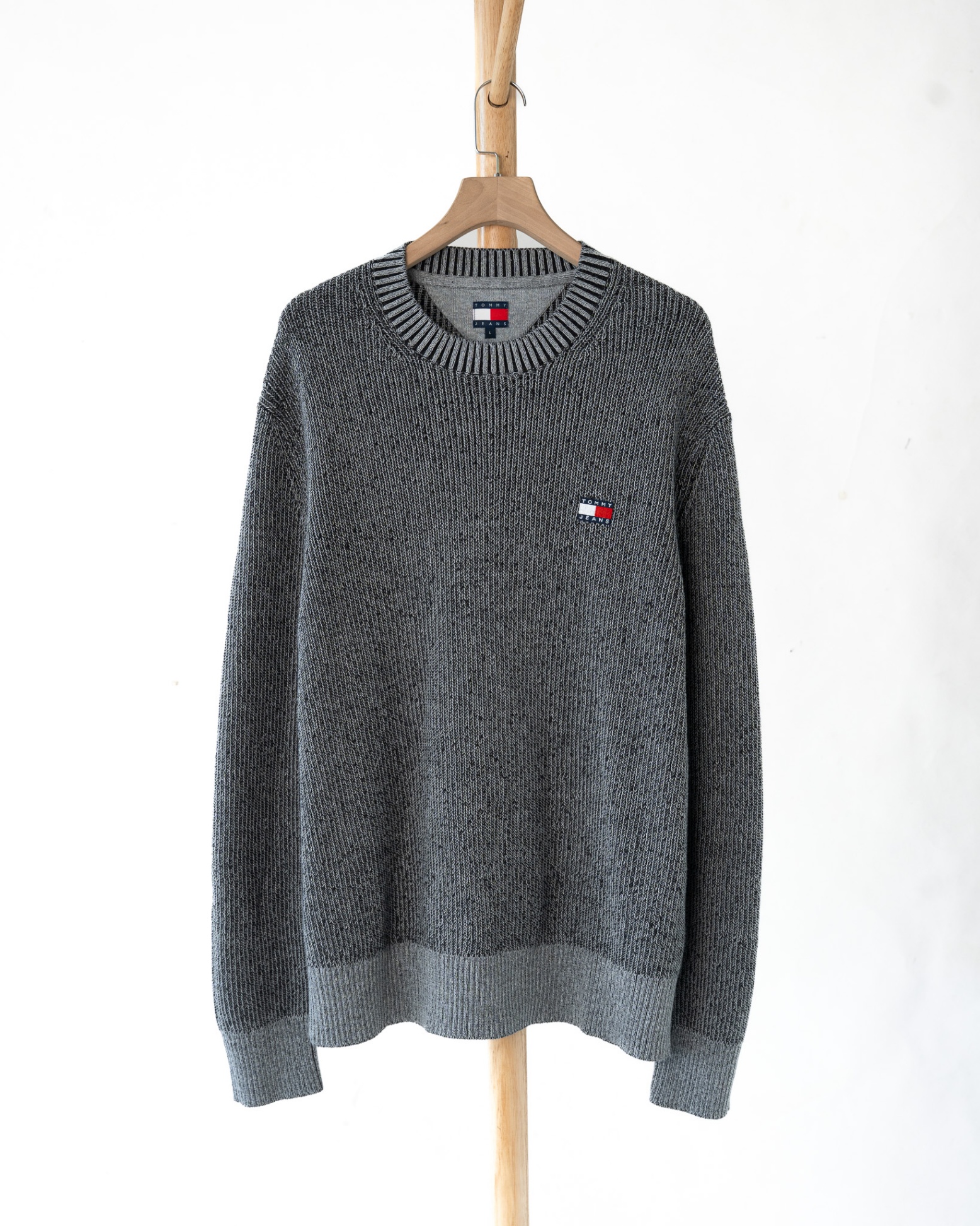 TM ICONIC BADGE CONTRAST KNIT JUMPER