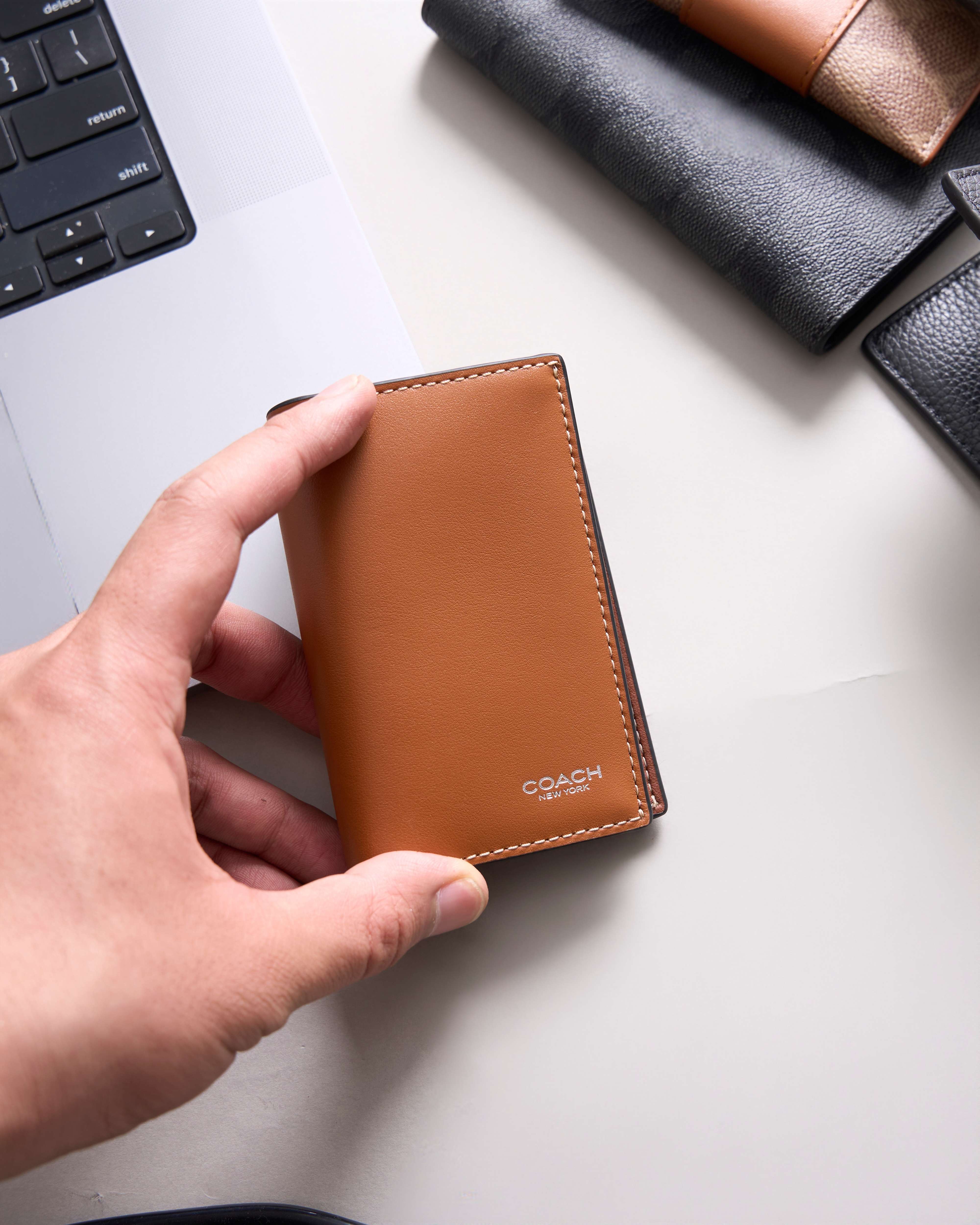 COA CARD HOLDER BIFOLD SMOOTH LLEATHER - BROWN