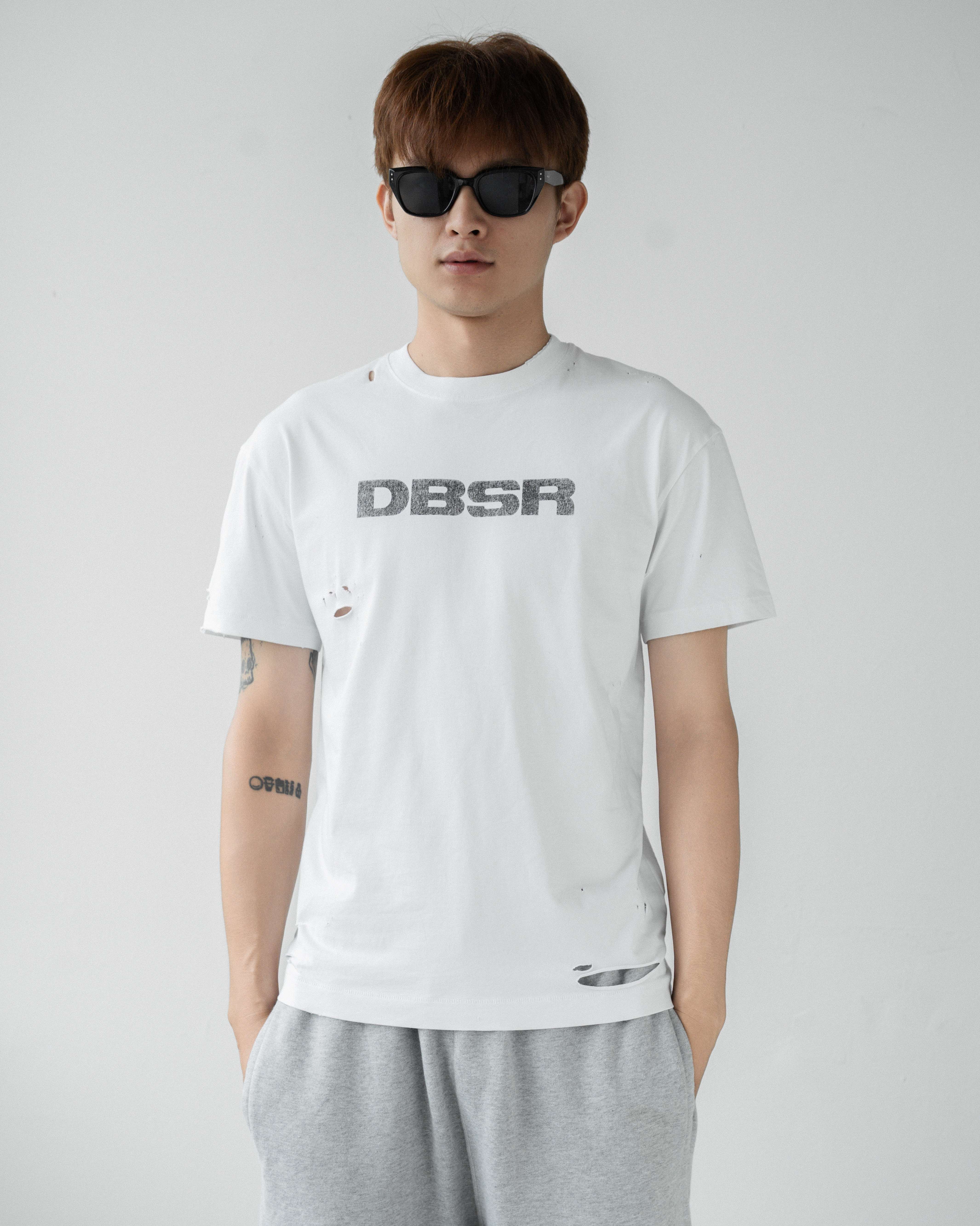 DB. DISTRESSED MUSCLE FIT T-SHIRT