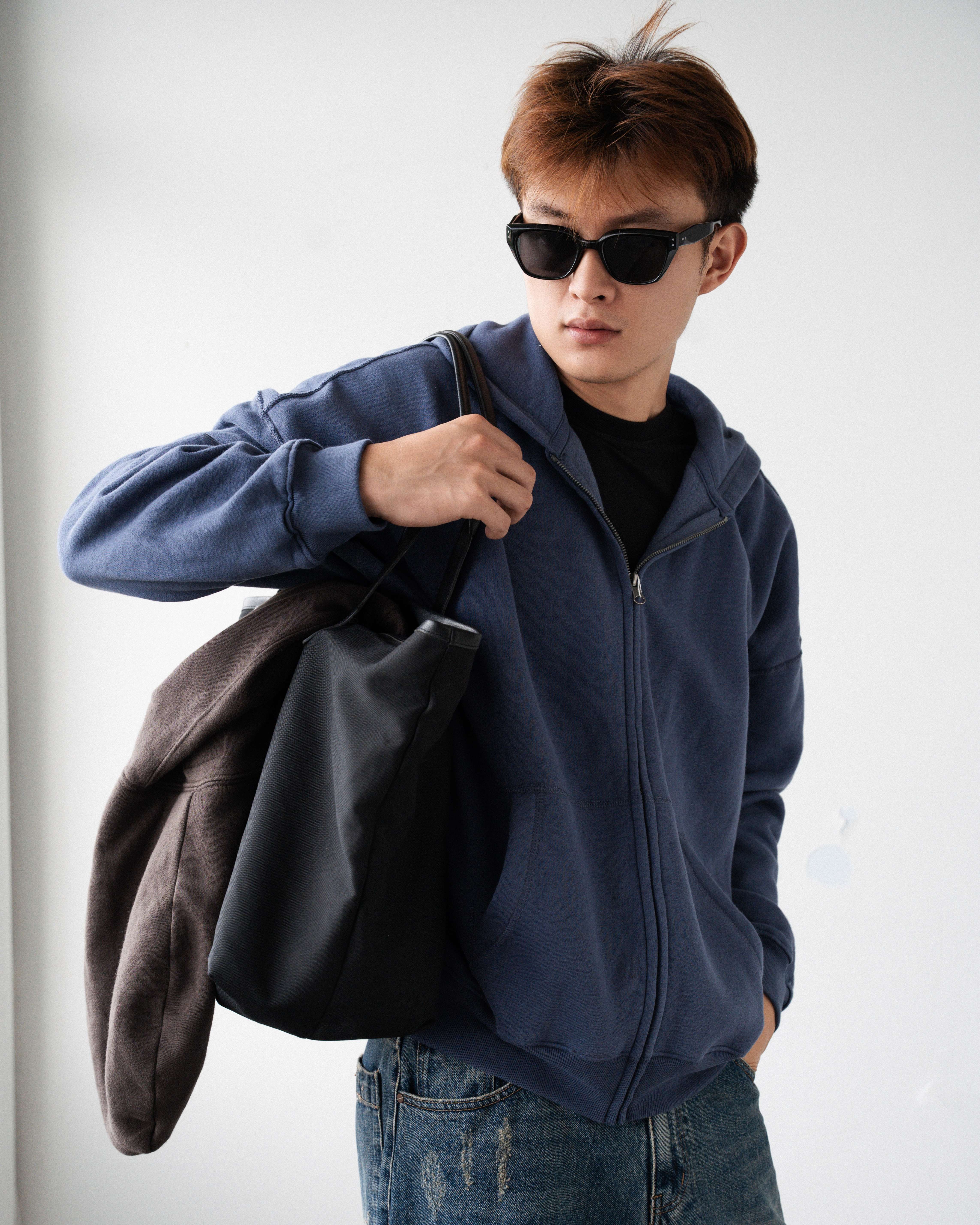 HOLLIS BOXY ZIPUP. HOODIE