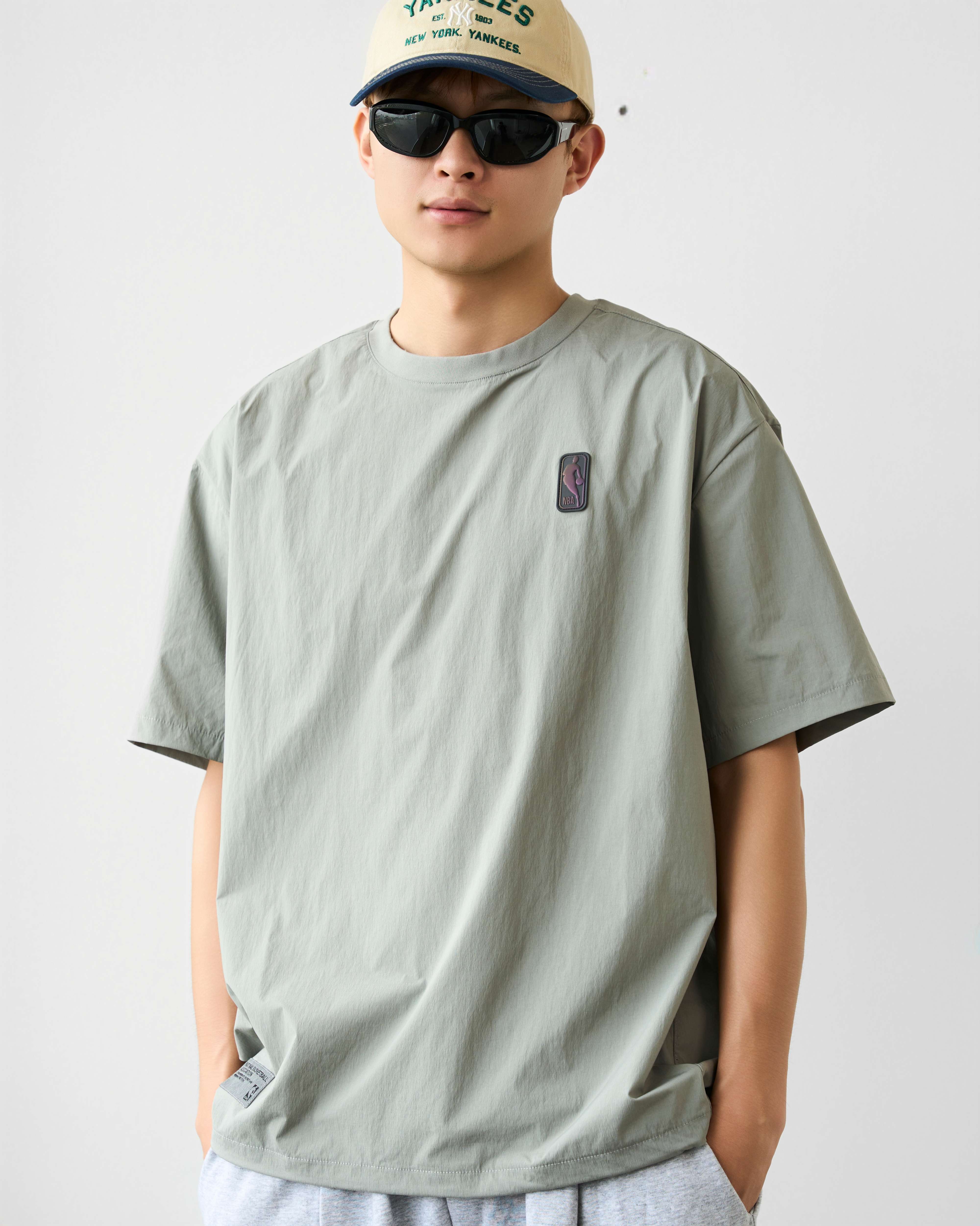 NB. A NYLON LOGO V TSHIRT