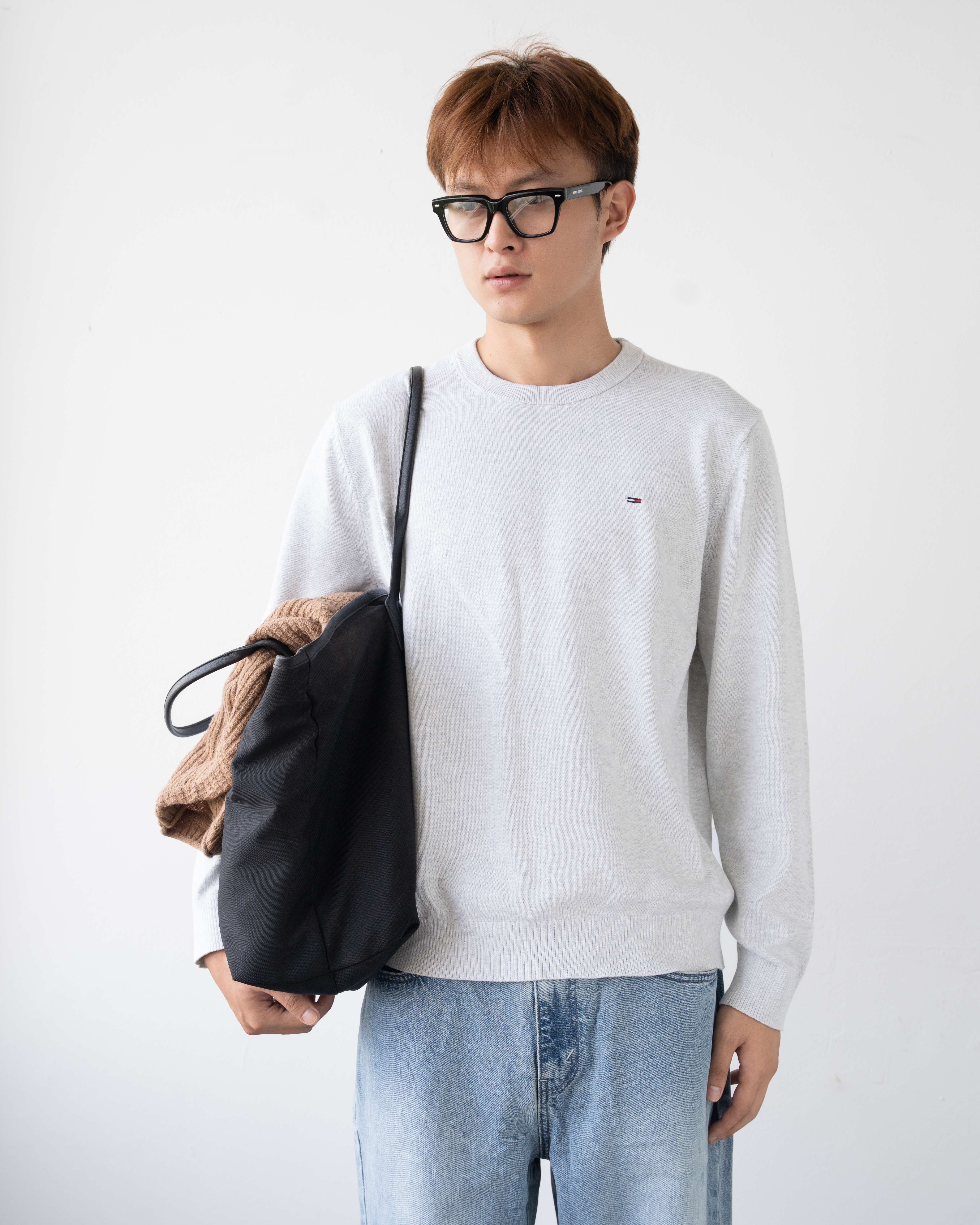 TM JEAN BASSIC ICONI.C LOGO SM KNIT SWEATSHIRT
