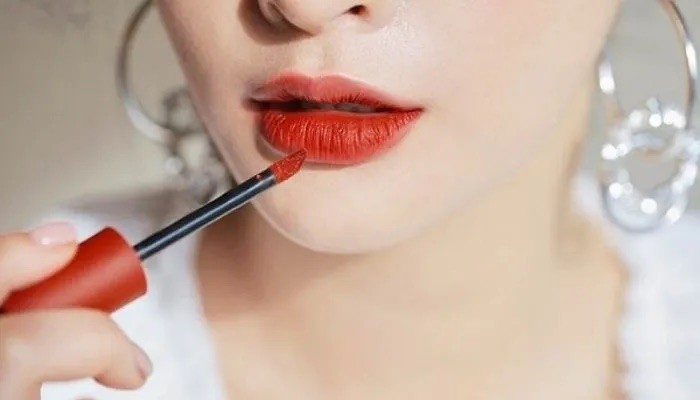 Mách nhỏ cách đánh son kem đẹp, lâu trôi từ chuyên gia makeup