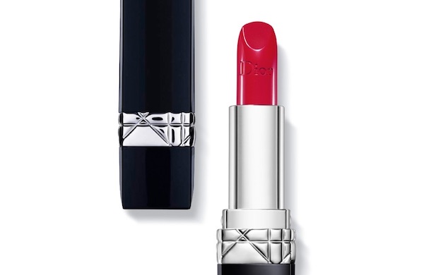 Chất liệu mịn màng, bám môi của son thỏi màu đỏ hồng Dior Rouge 765 Montmartre