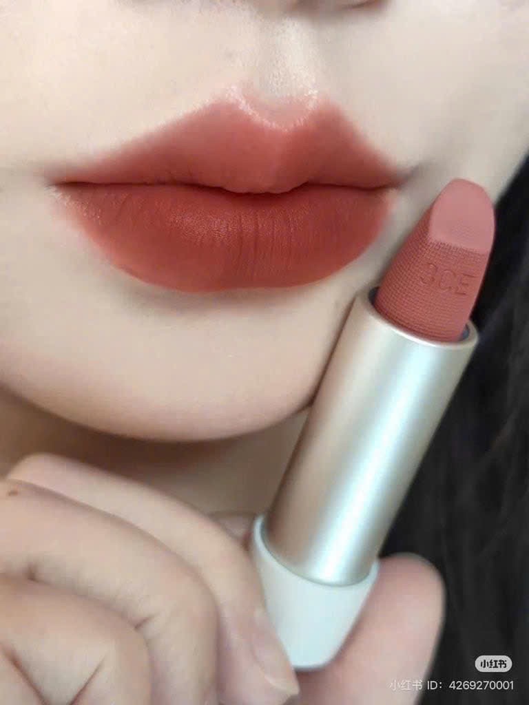 Son Thỏi Mềm Môi 3Ce Cashmere Hug Lipstick #06 Buddy