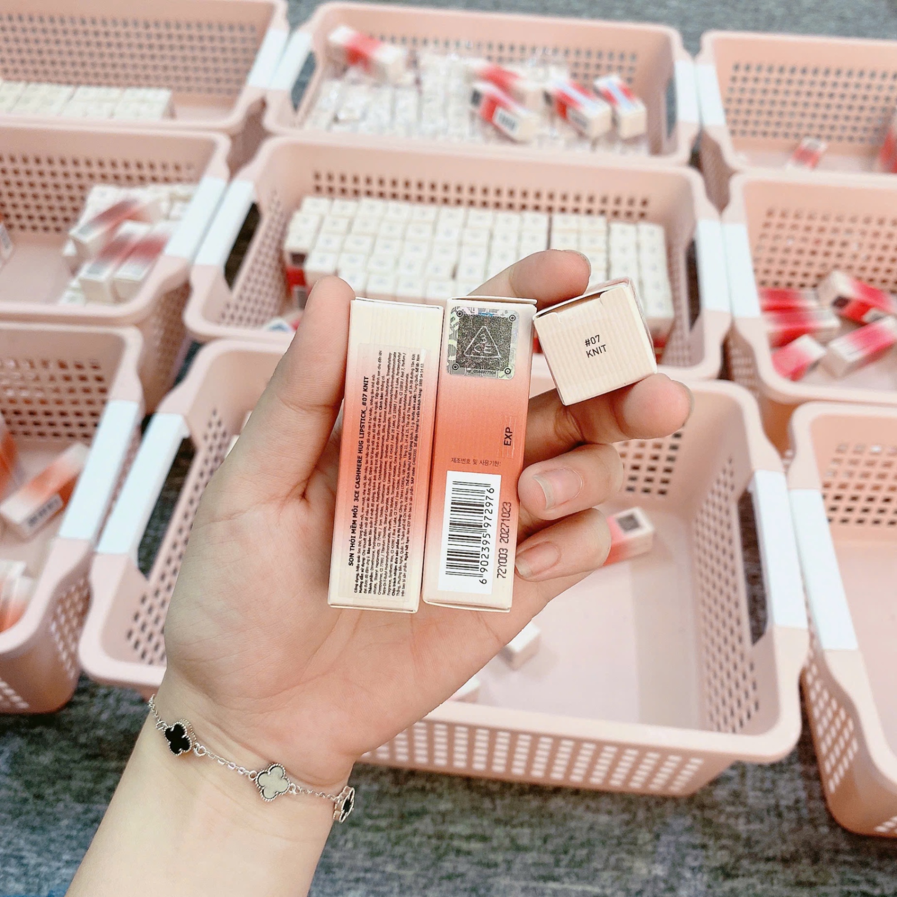 Son Thỏi Mềm Môi 3Ce Cashmere Hug Lipstick #07 Knit