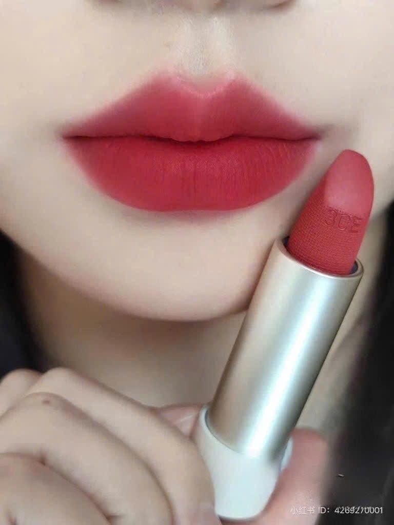 Son Thỏi Mềm Môi 3Ce Cashmere Hug Lipstick #05 Cozy Whisper