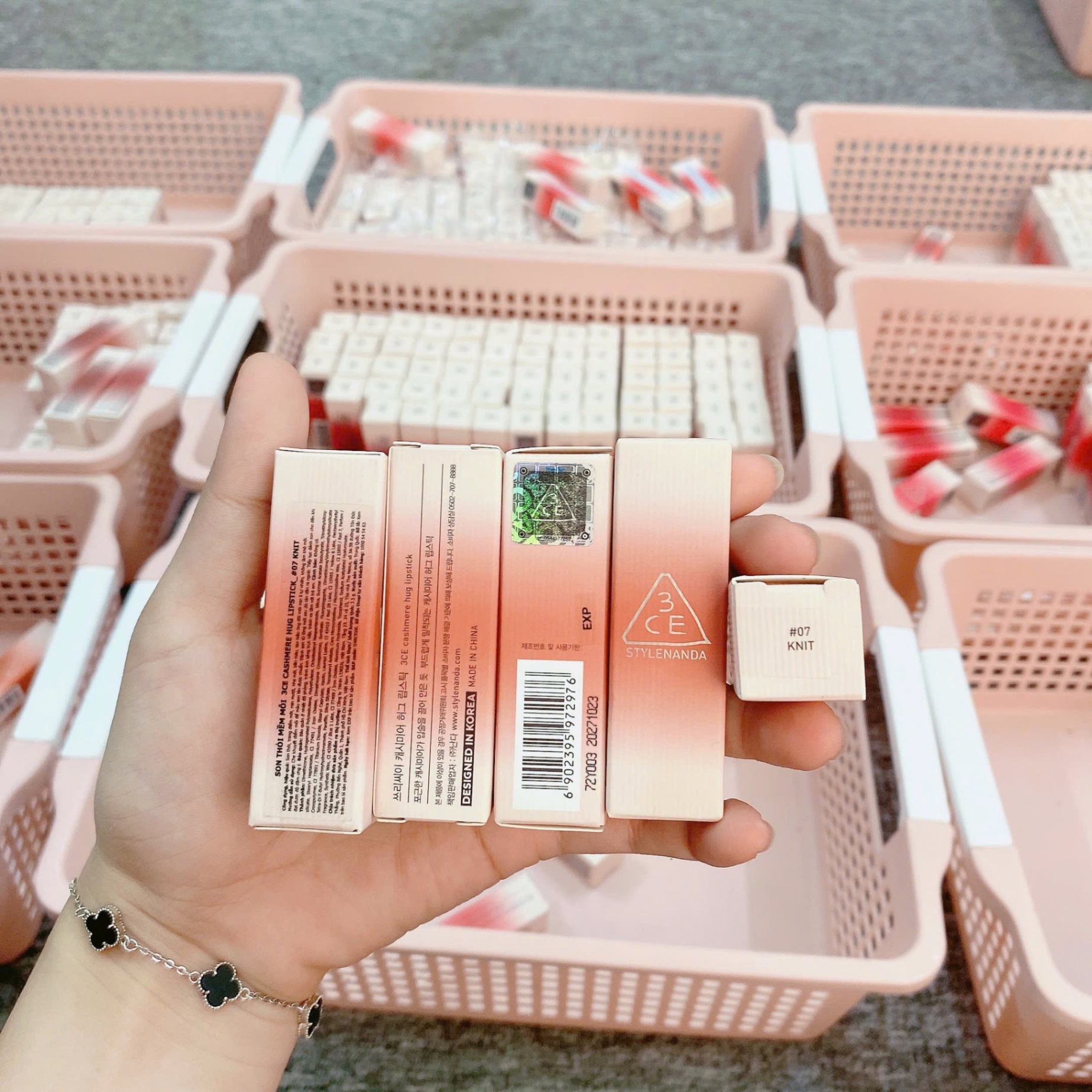 Son Thỏi Mềm Môi 3Ce Cashmere Hug Lipstick #07 Knit