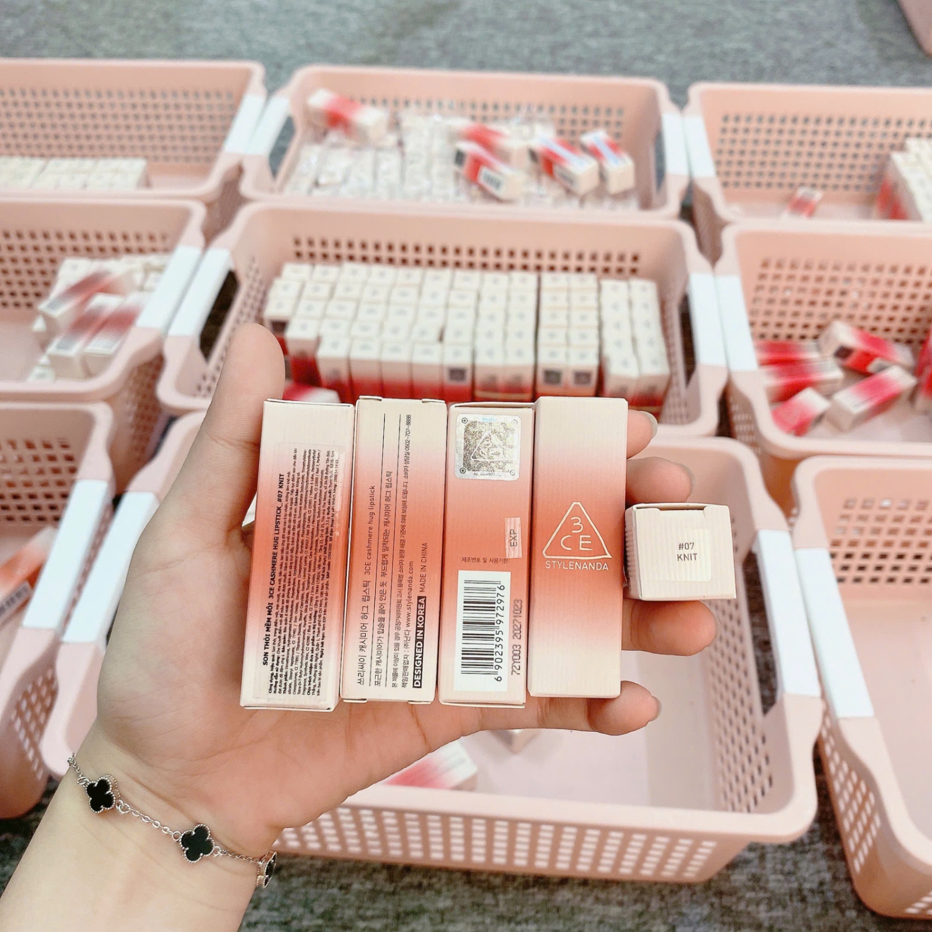 Son Thỏi Mềm Môi 3Ce Cashmere Hug Lipstick #07 Knit