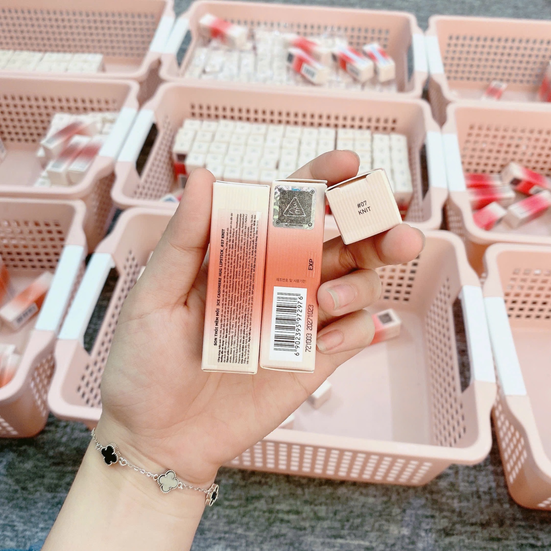 Son Thỏi Mềm Môi 3Ce Cashmere Hug Lipstick #07 Knit