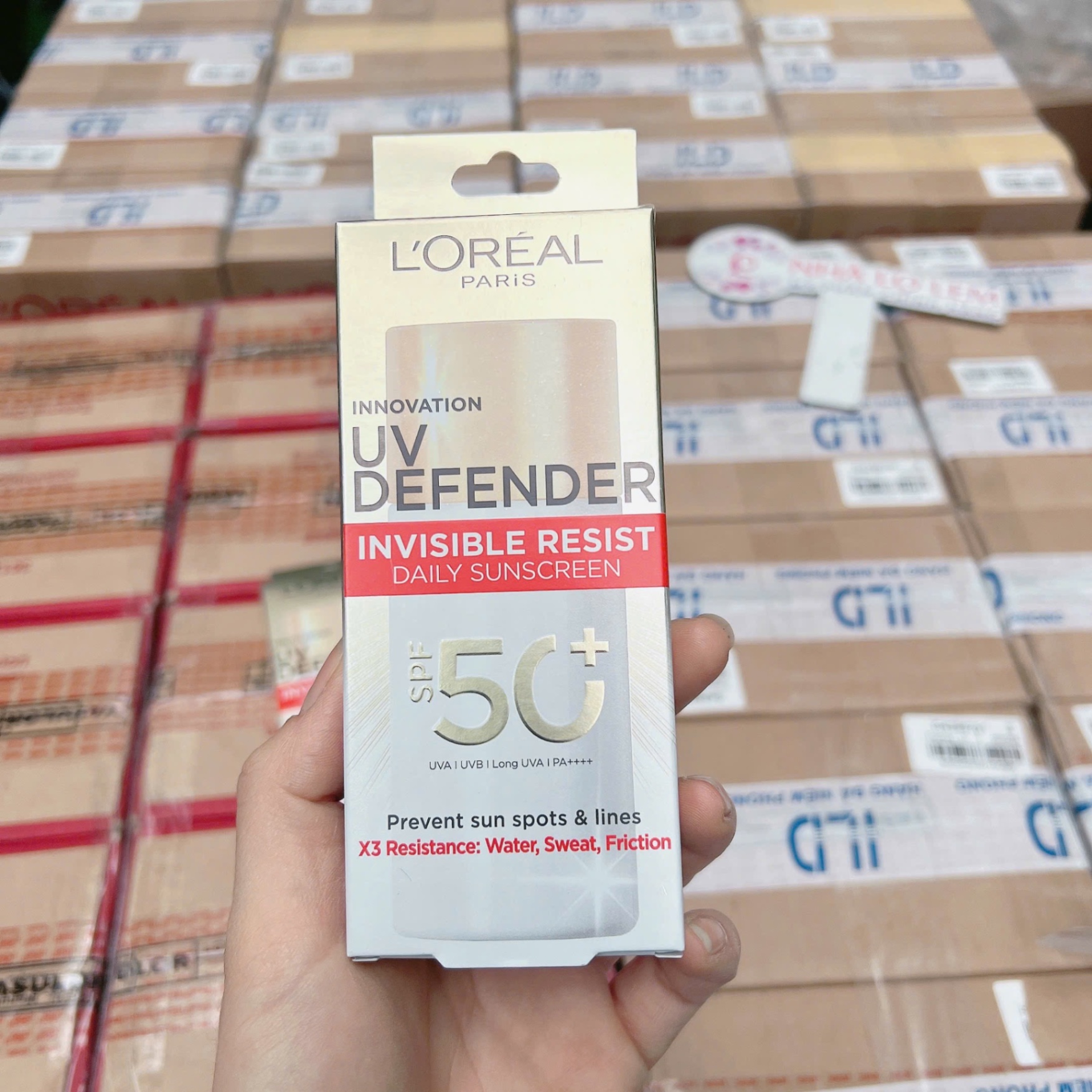 Kem Chống Nắng Loreal UV DEFENDER invisible resist daily sunscreen SPF 50+ ( Vỏ Vàng)